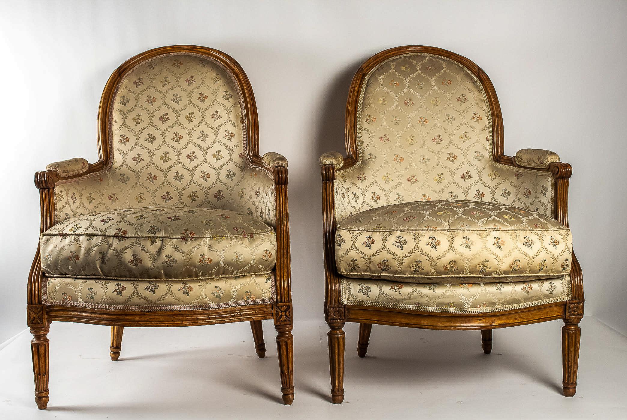 French Louis XVI Period set of two Bergeres, circa 1780

A gorgeous French Louis XVI period set of two Bergeres in natural beech-wood in a neoclassical detailing and form.

Beautiful French work, late-18th century, Louis XVI period set of two