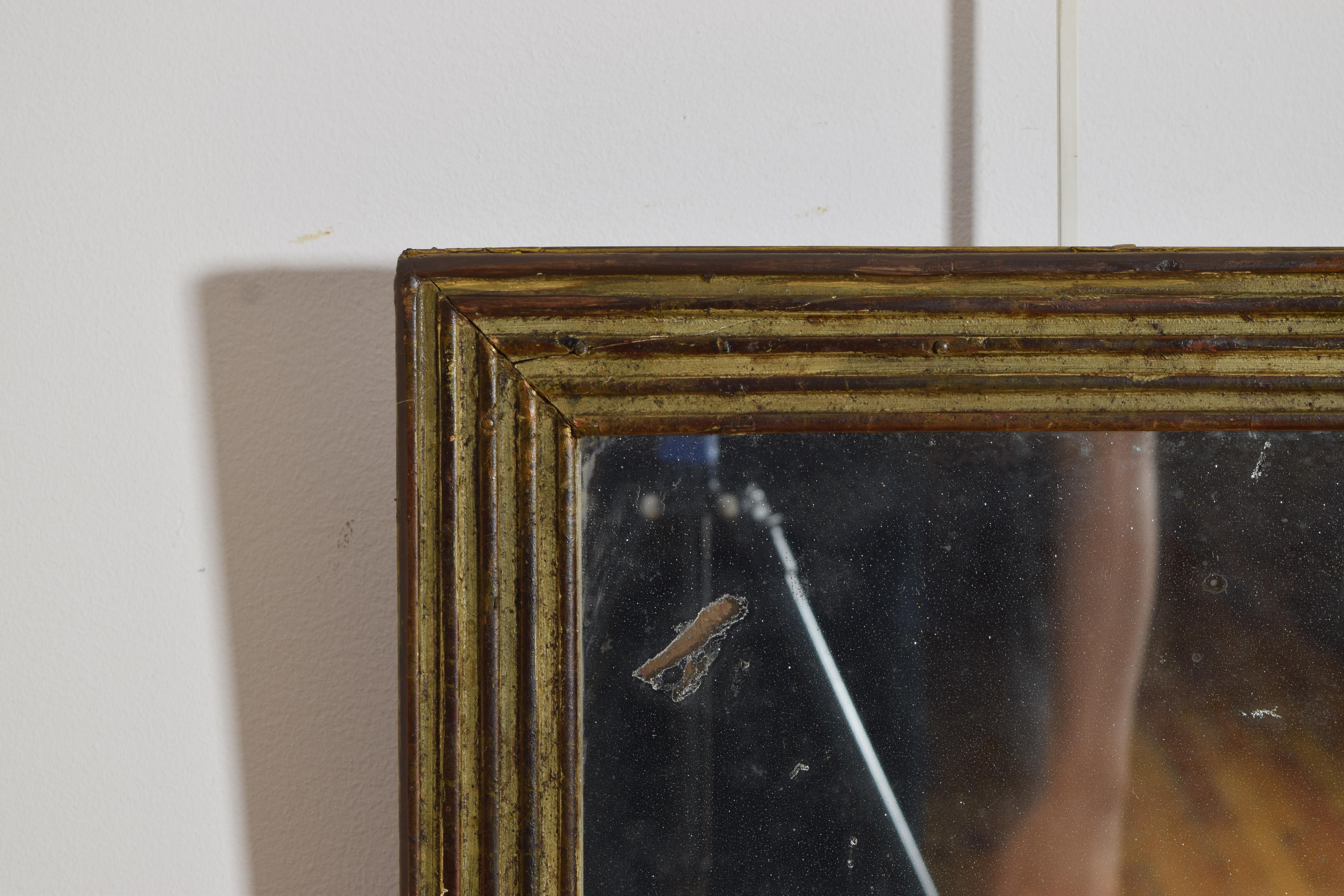 Pequeño espejo francés dorado de plata del periodo Luis XVI, último cuarto del siglo XVIII finales del siglo XVIII en venta