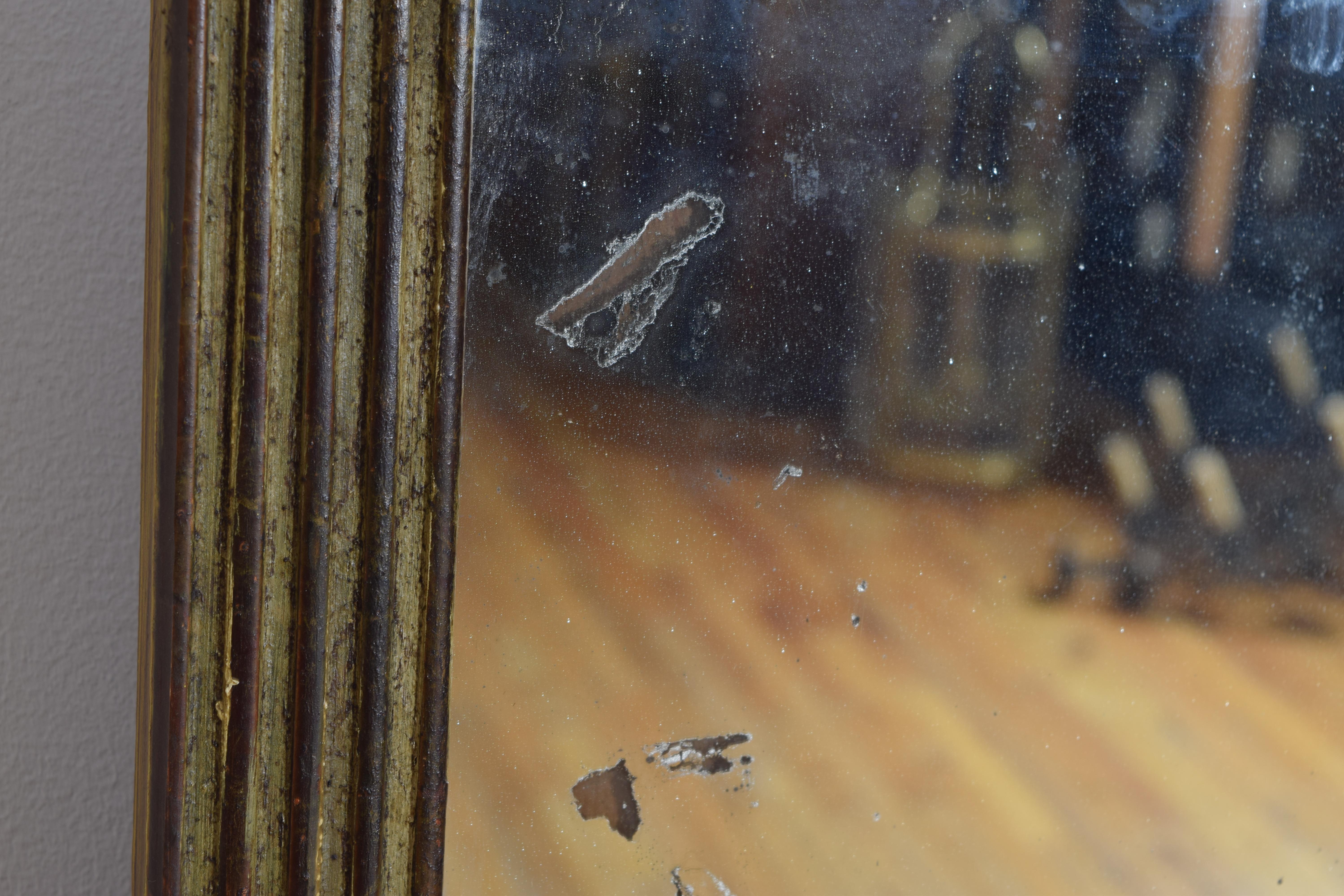 Pequeño espejo francés dorado de plata del periodo Luis XVI, último cuarto del siglo XVIII en venta 1