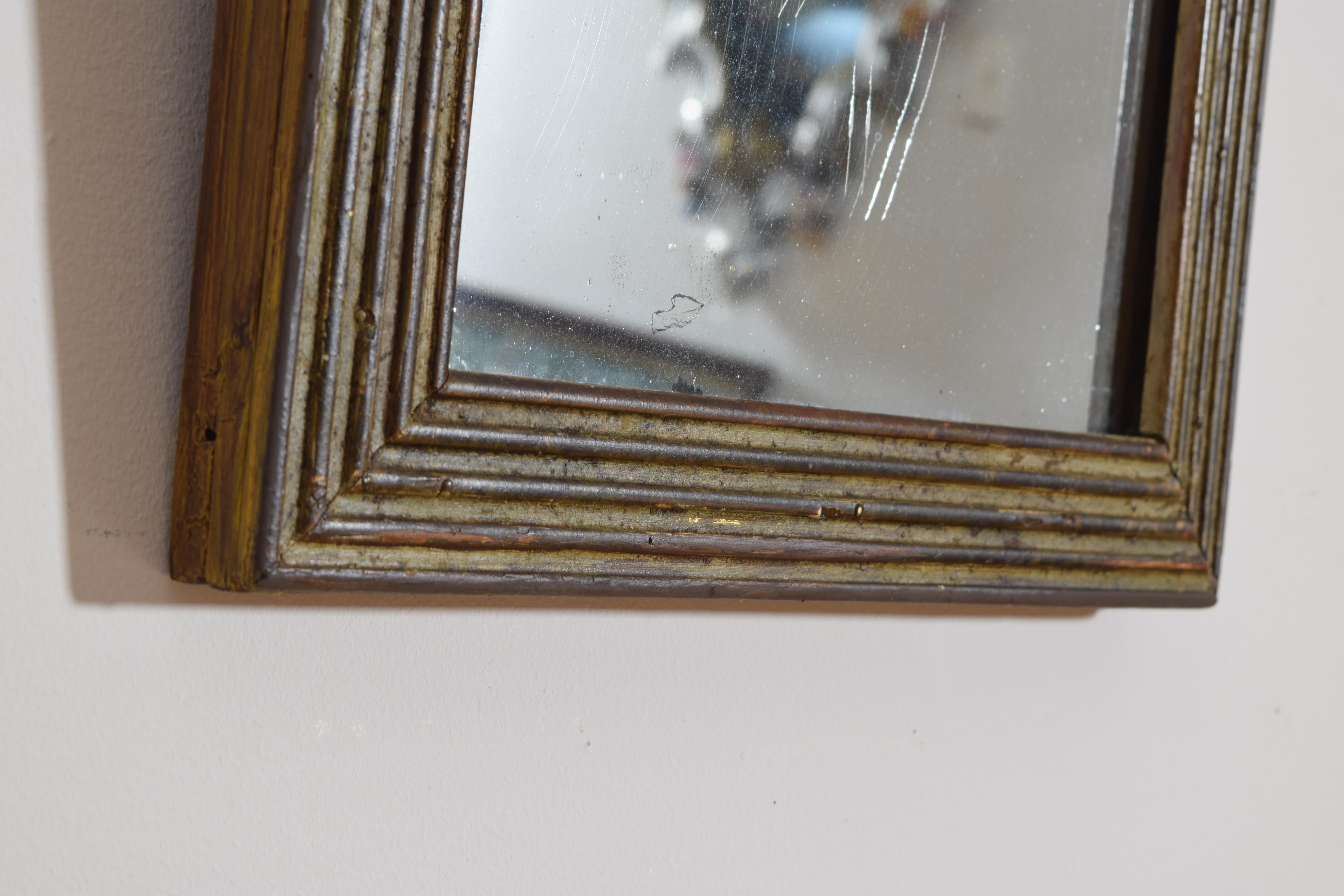 Pequeño espejo franc�és dorado de plata del periodo Luis XVI, último cuarto del siglo XVIII en venta 2