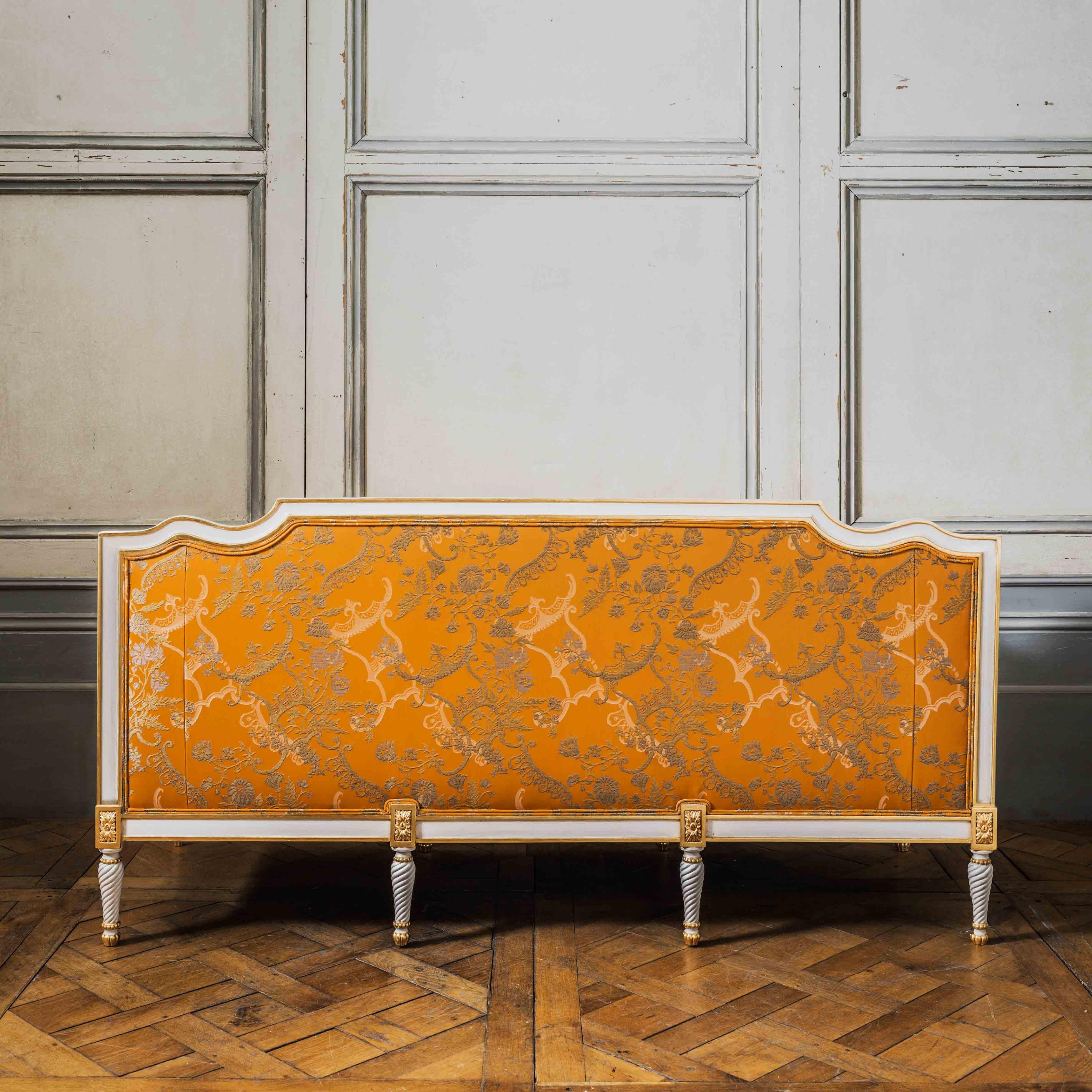 Französisches Sofa im Louis XVI-Stil mit Scroll-Armen von La Maison london im Angebot 5