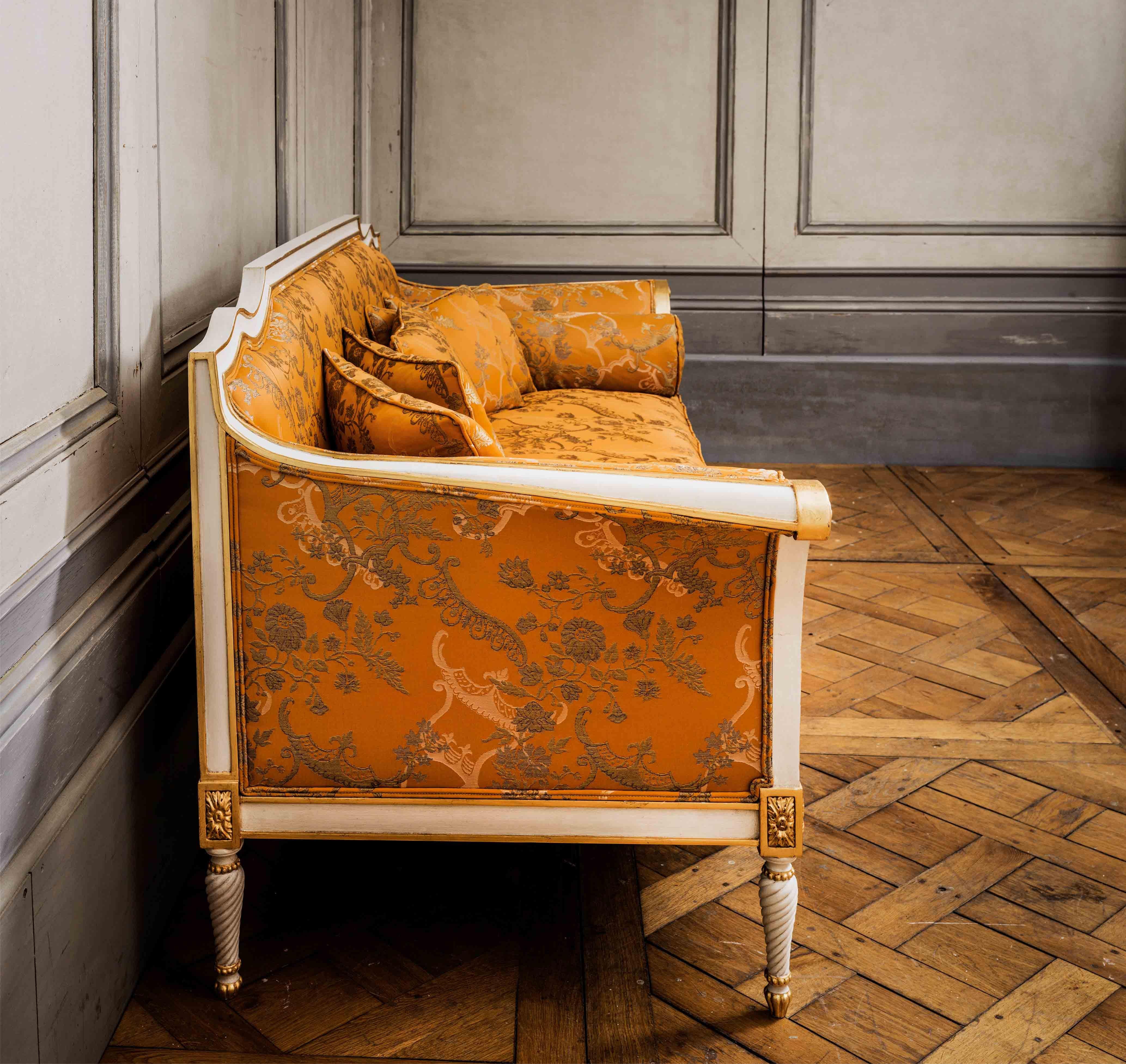 Französisches Sofa im Louis XVI-Stil mit Scroll-Armen von La Maison london (Holz) im Angebot