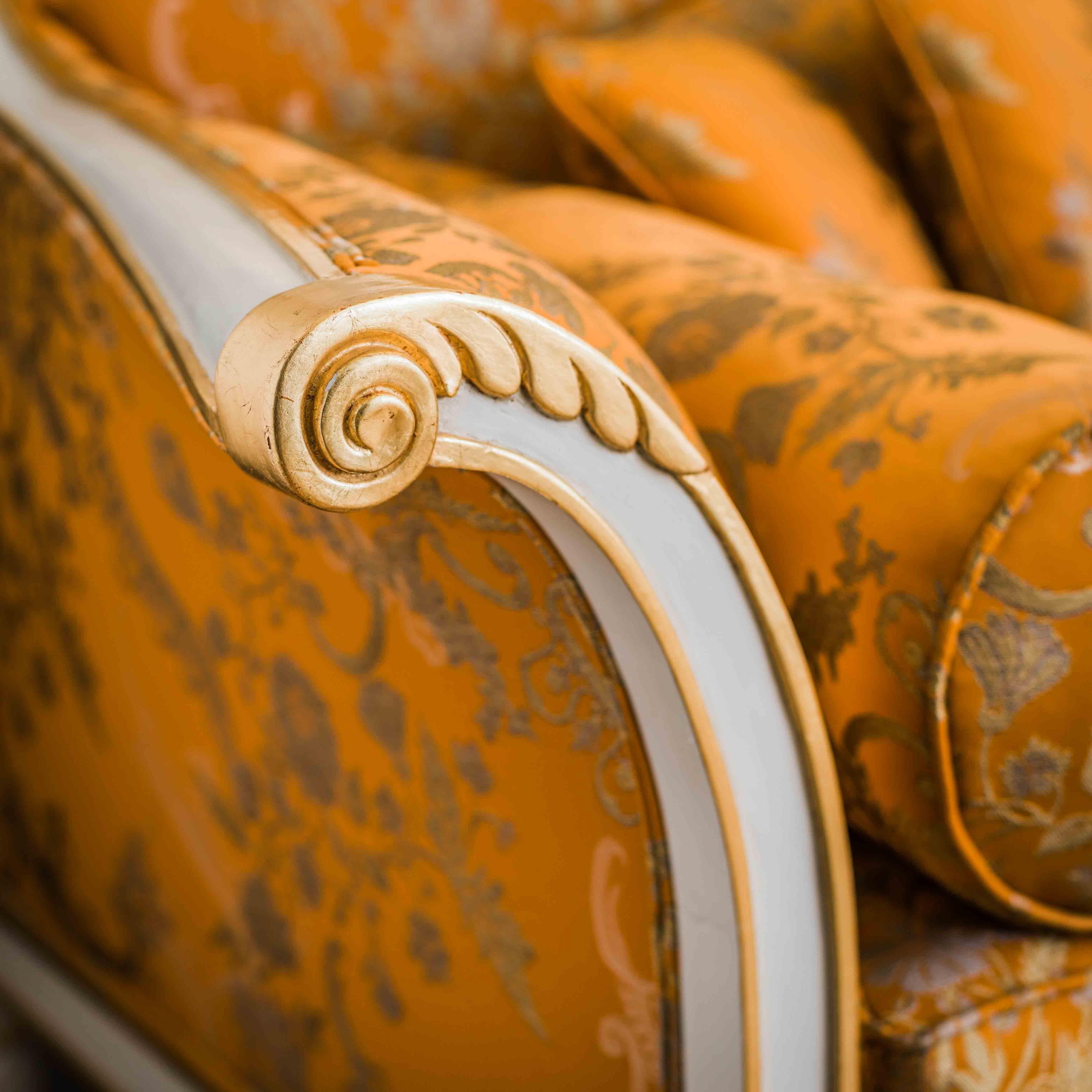 Französisches Sofa im Louis XVI-Stil mit Scroll-Armen von La Maison london im Angebot 1