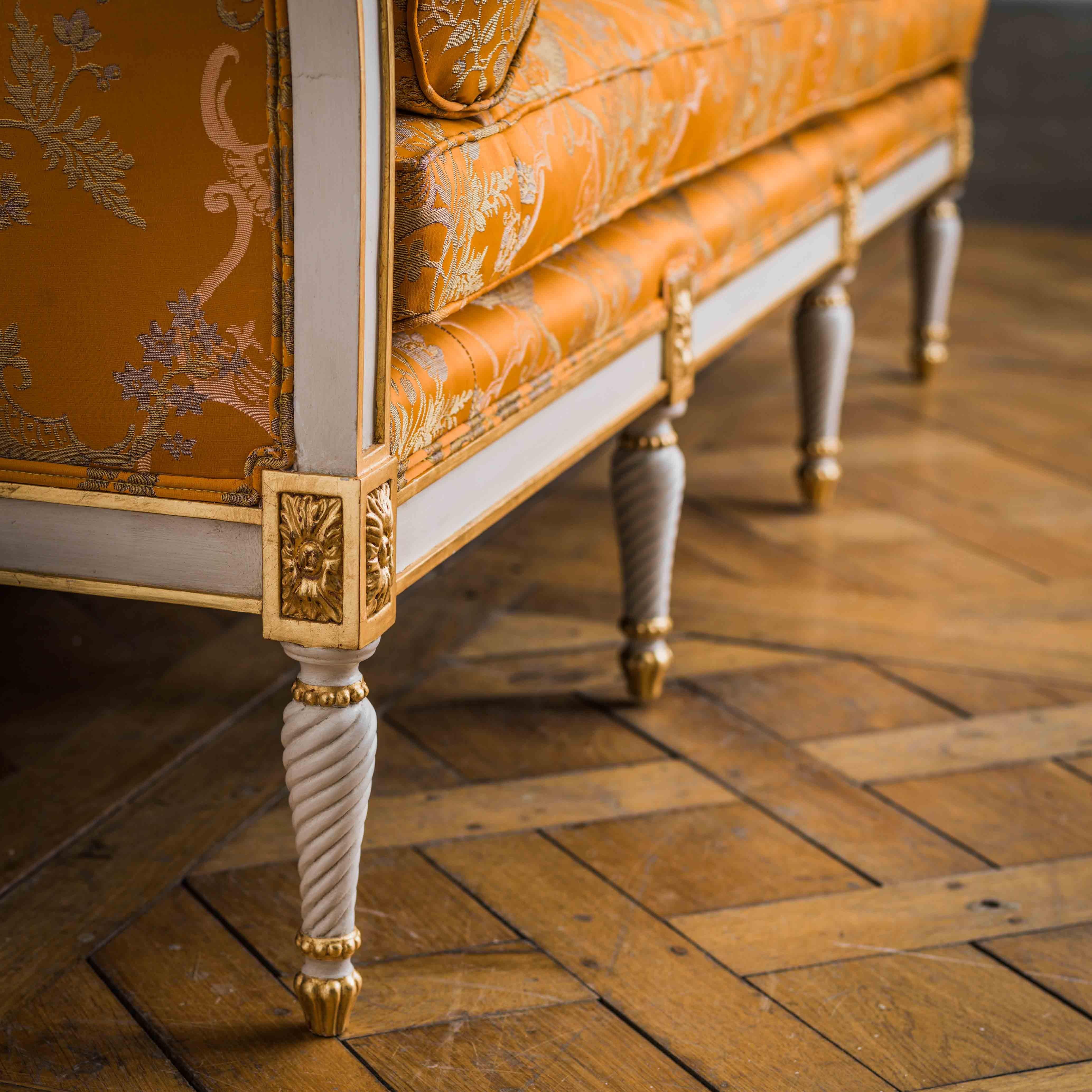 Französisches Sofa im Louis XVI-Stil mit Scroll-Armen von La Maison london im Angebot 2
