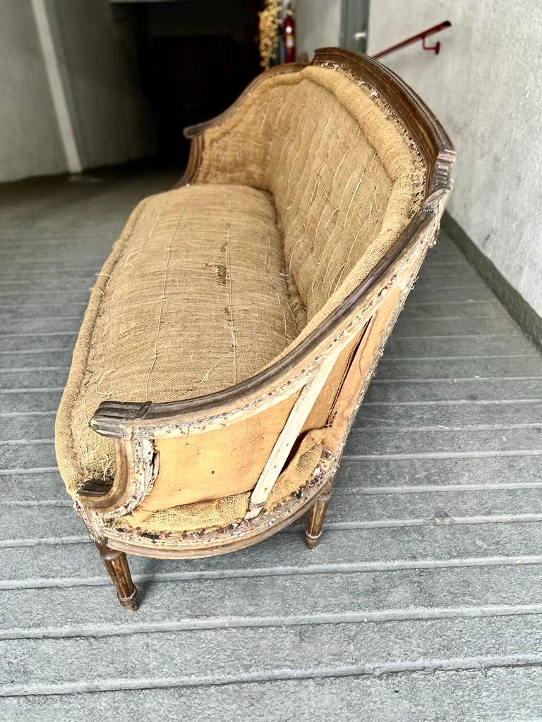 French Louis XVI Period Walnut Hand Carved Canape Sofa en Corbeille For Sale 7
