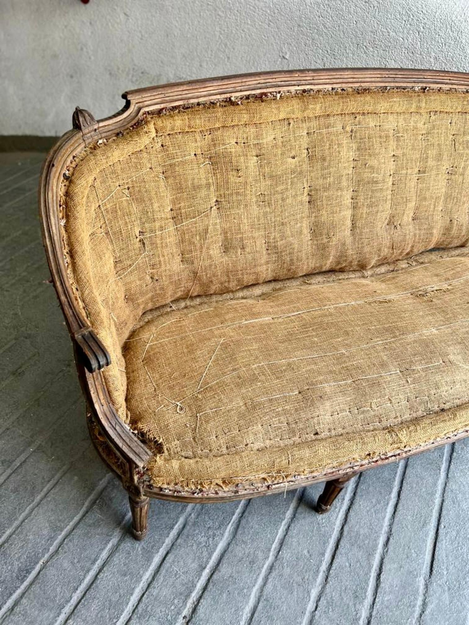 French Louis XVI Period Walnut Hand Carved Canape Sofa en Corbeille For Sale 8