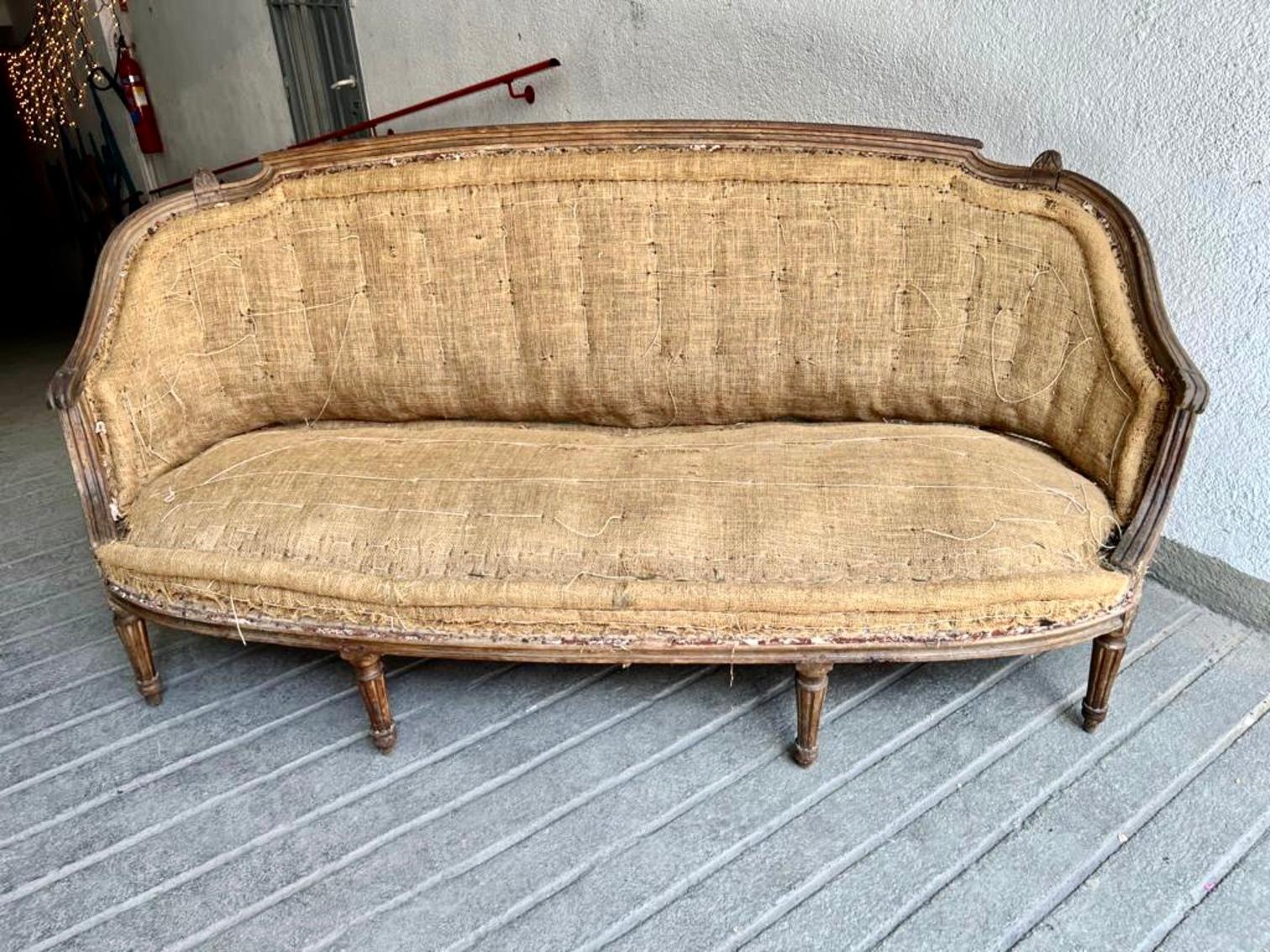 French Louis XVI Period Walnut Hand Carved Canape Sofa en Corbeille For Sale 9