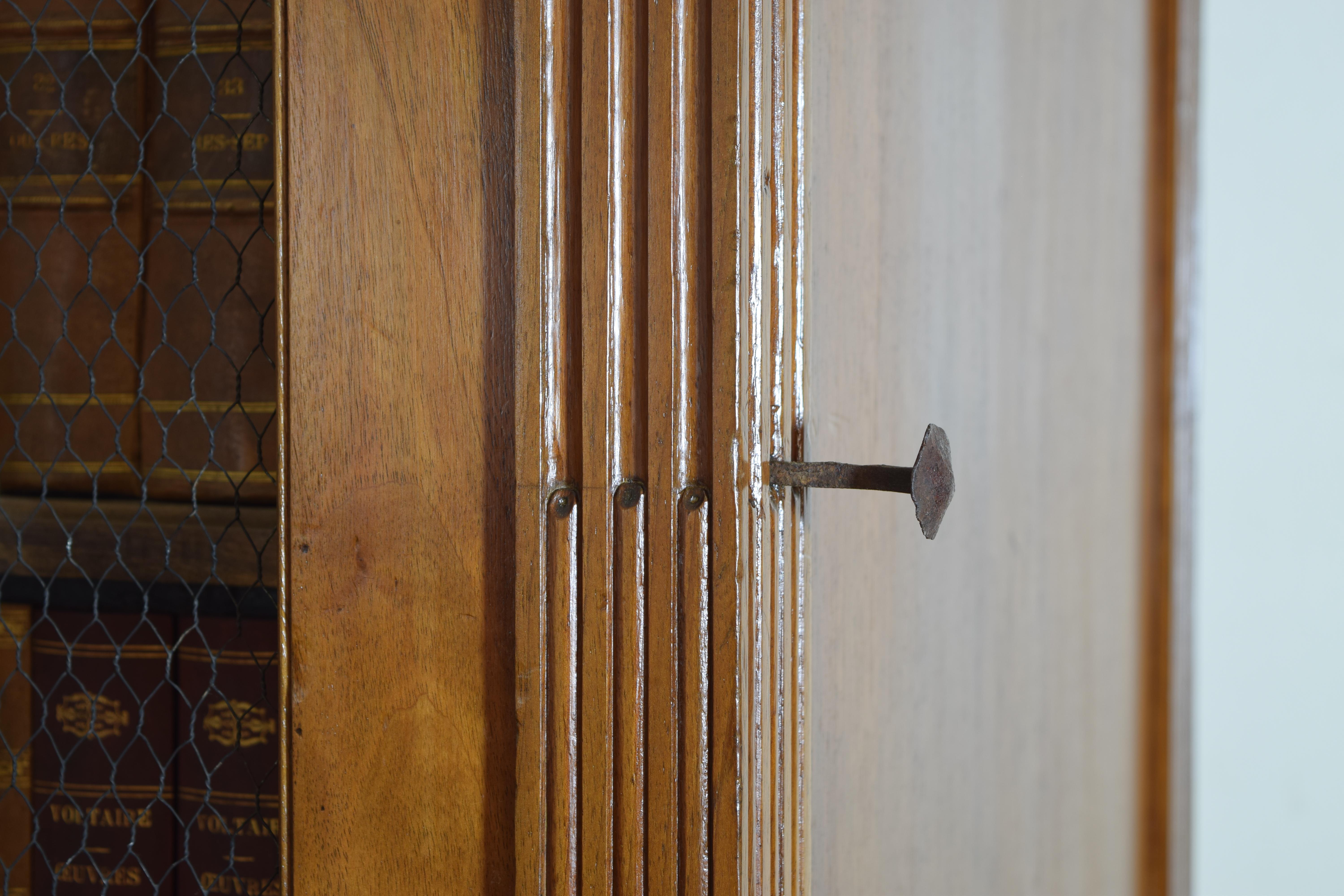 French Louis XVI Period Walnut Lit en Bibliotheque, ca. 1780 For Sale 6