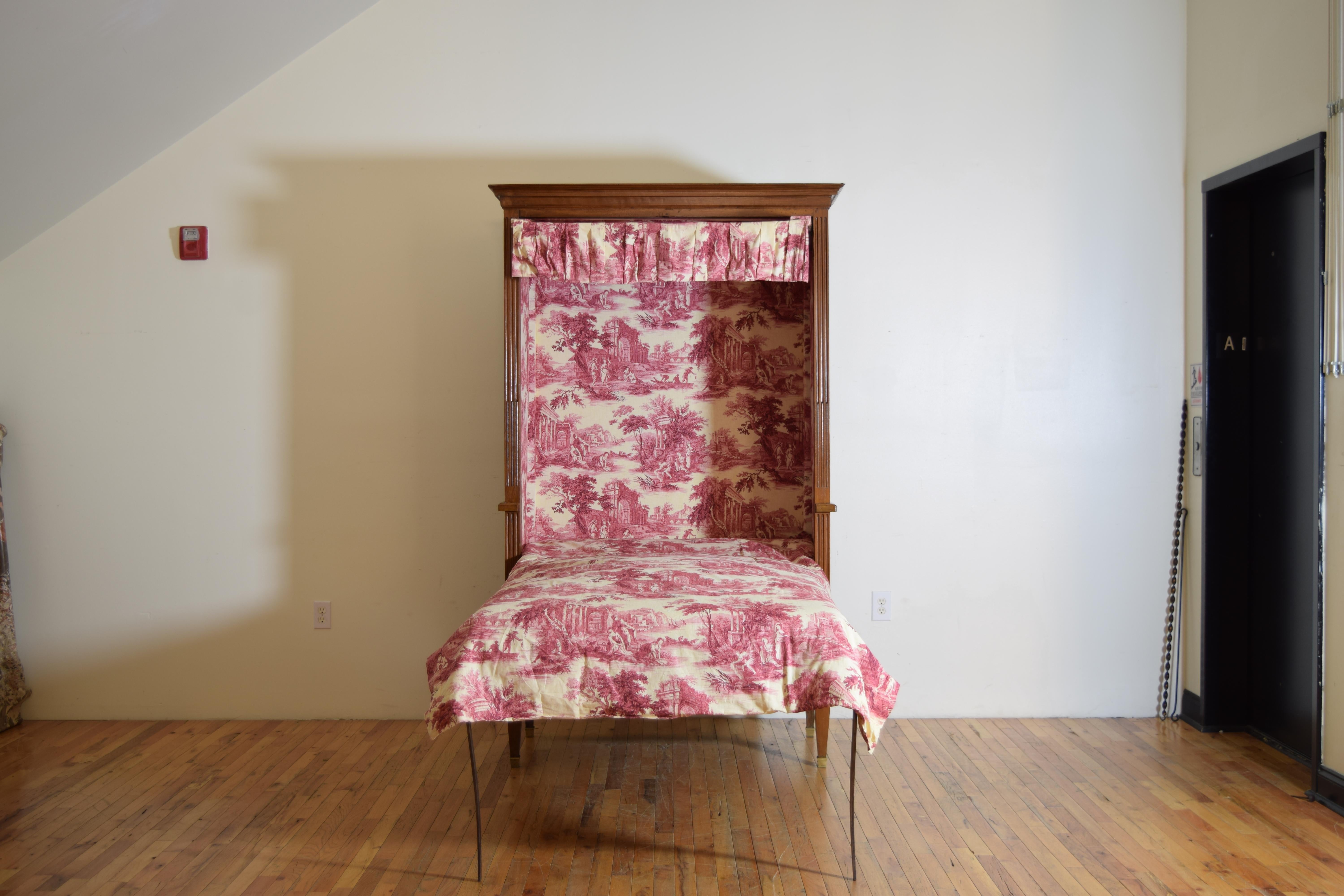 French Louis XVI Period Walnut Lit en Bibliotheque, ca. 1780 For Sale 8
