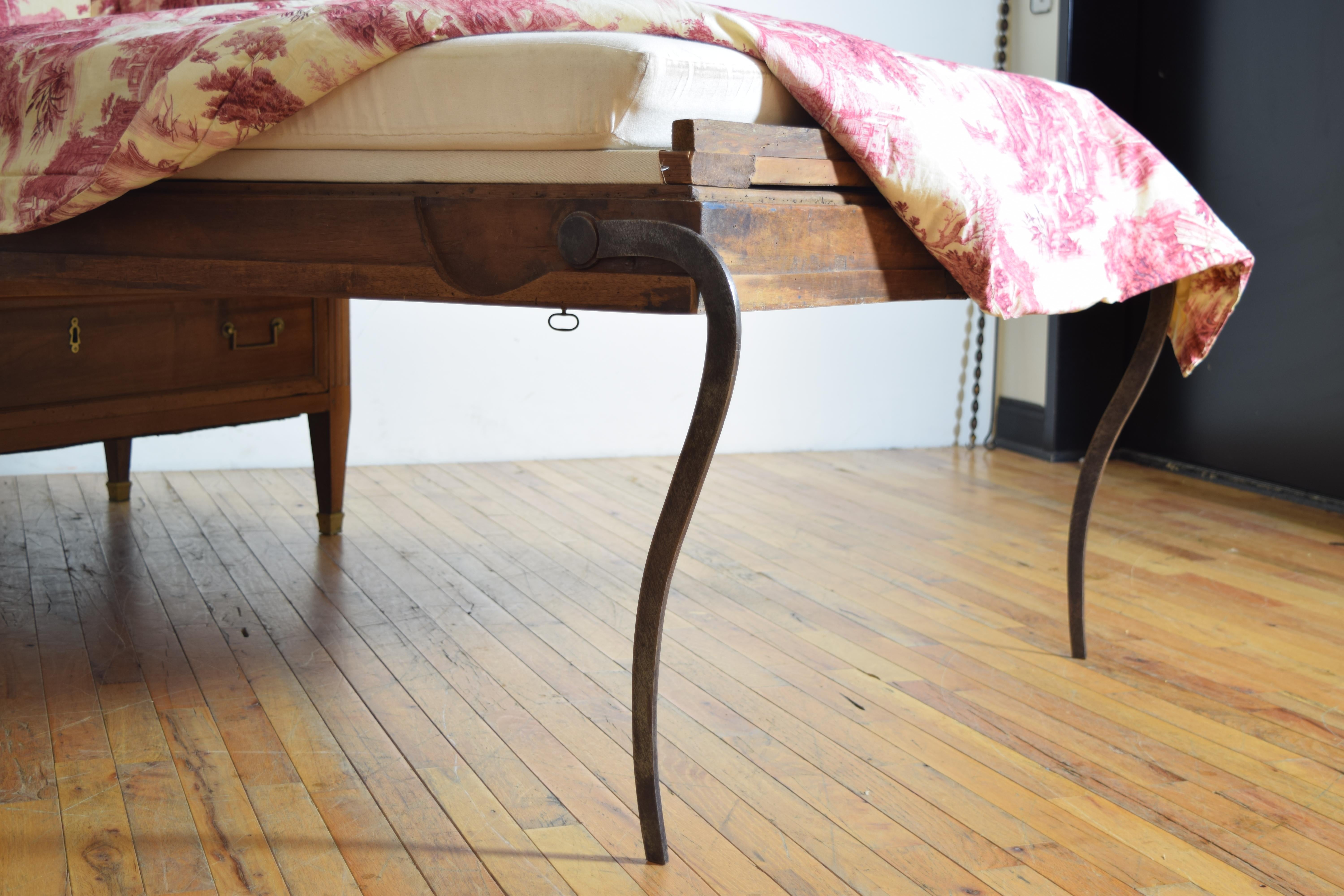 French Louis XVI Period Walnut Lit en Bibliotheque, ca. 1780 For Sale 10