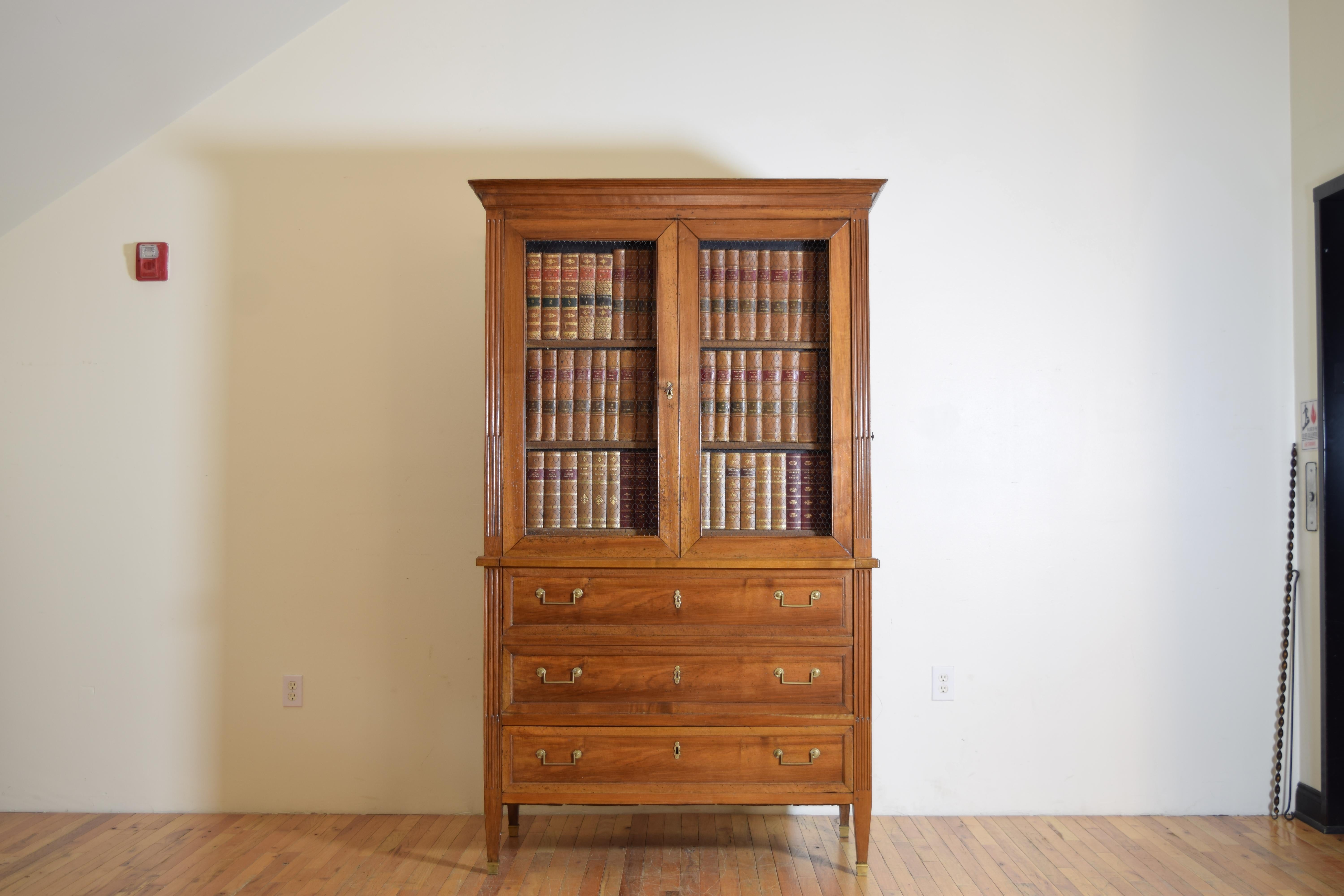 Late 18th Century French Louis XVI Period Walnut Lit en Bibliotheque, ca. 1780 For Sale