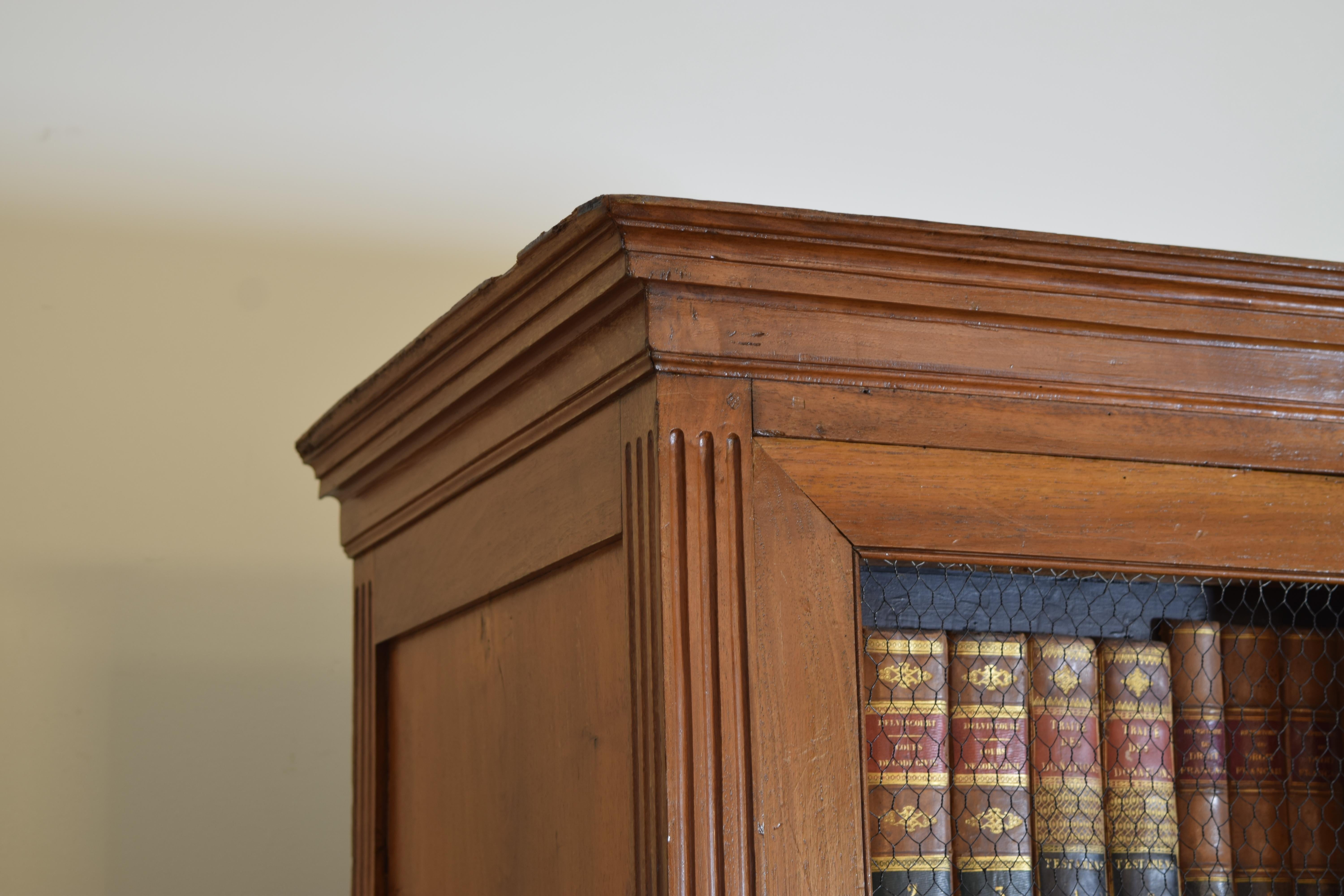French Louis XVI Period Walnut Lit en Bibliotheque, ca. 1780 For Sale 3