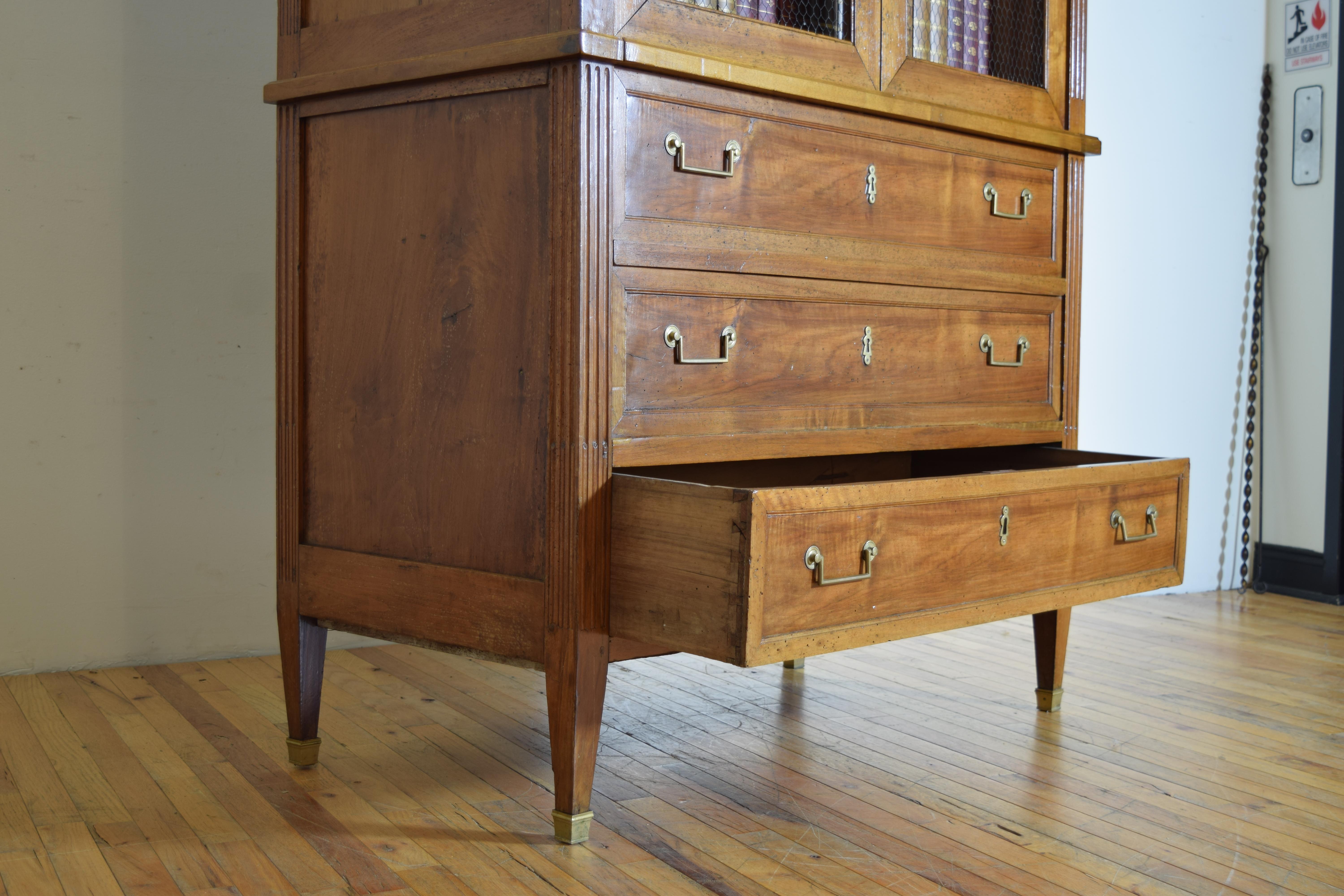 French Louis XVI Period Walnut Lit en Bibliotheque, ca. 1780 For Sale 4