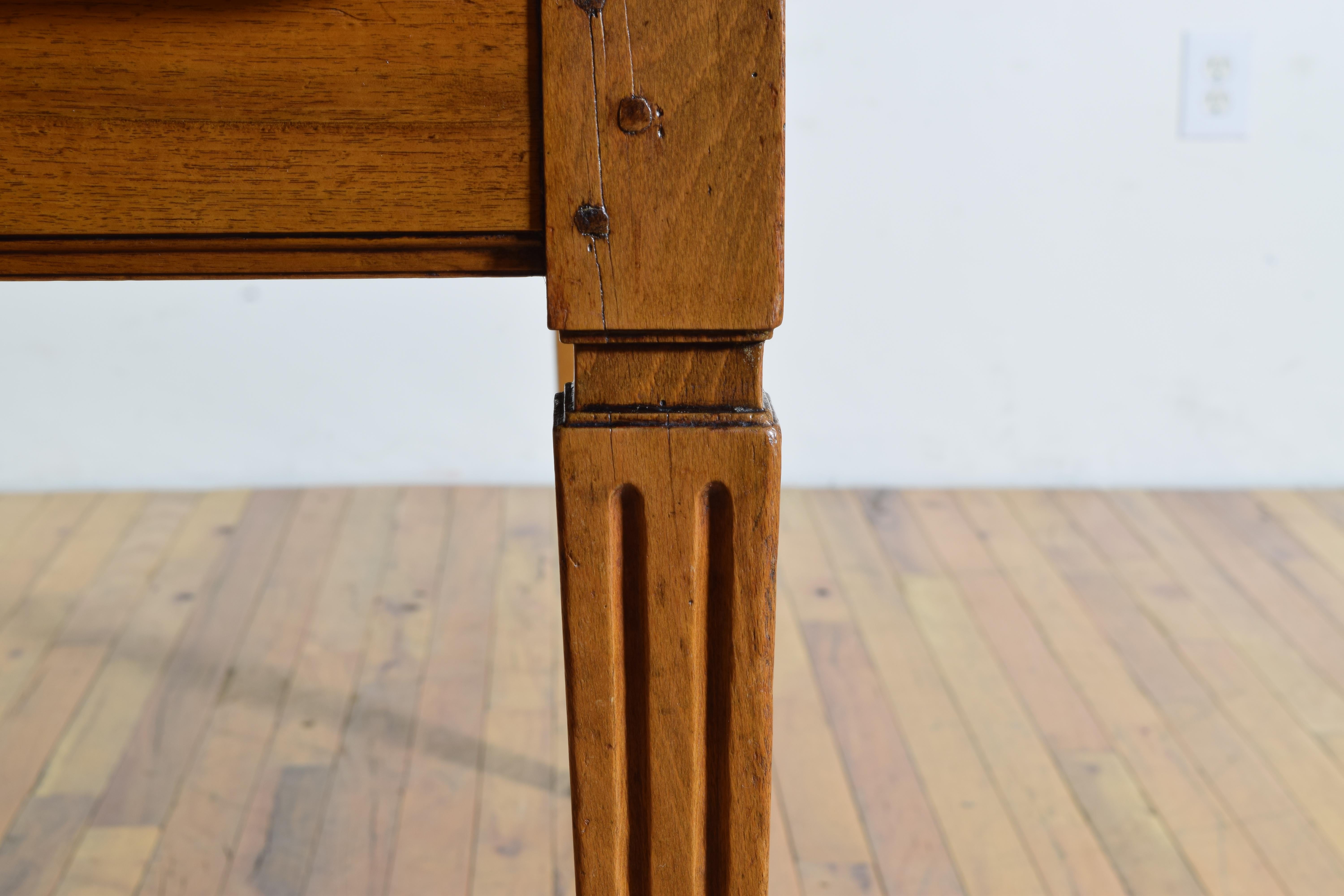 Table de salle à manger ovale en noyer d'époque Louis XVI, dernier quart du XVIIIe siècle en vente 1