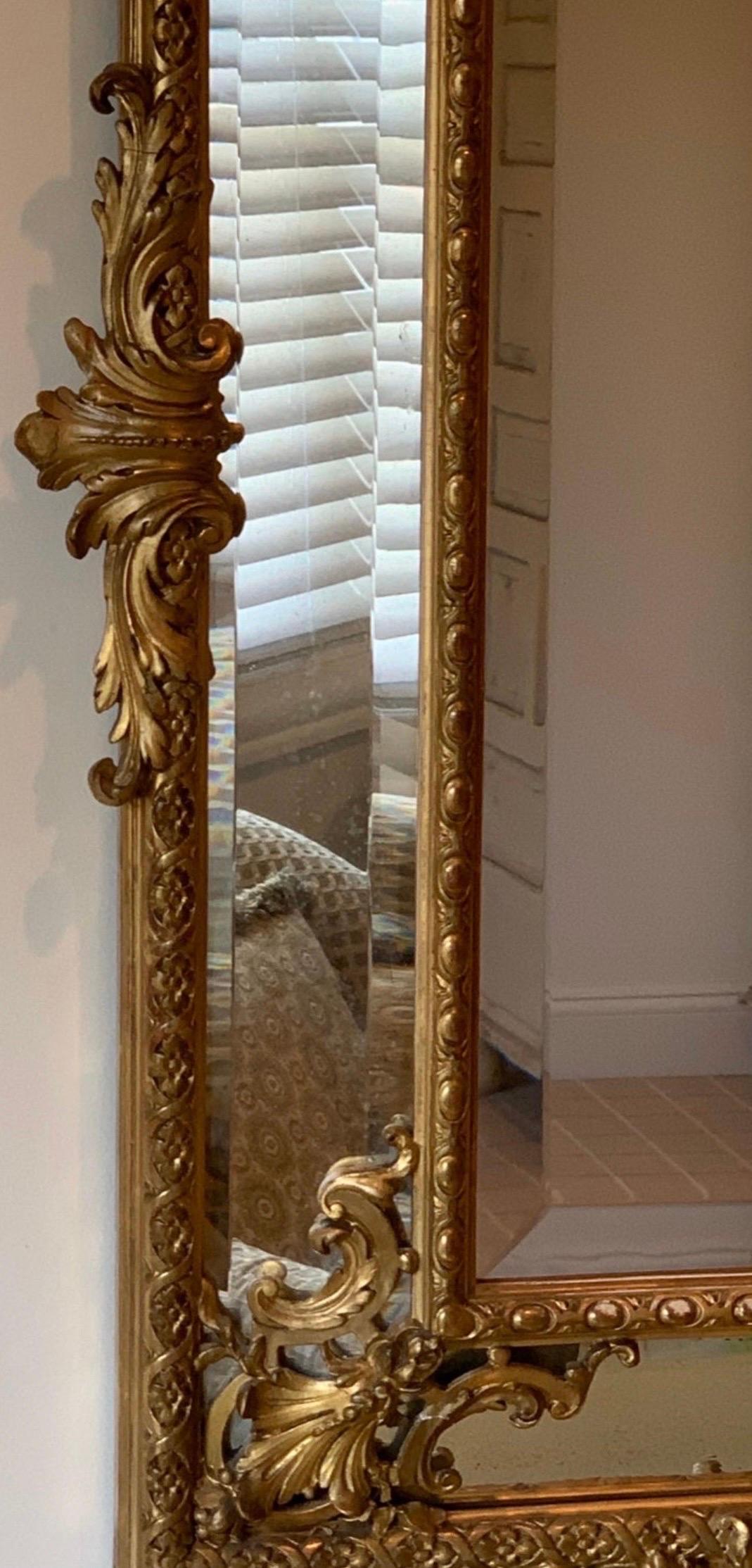 French Louis XVI Philippe Style Cushion Wood Carved Gold Gilt Mirror In Good Condition For Sale In Roslyn, NY