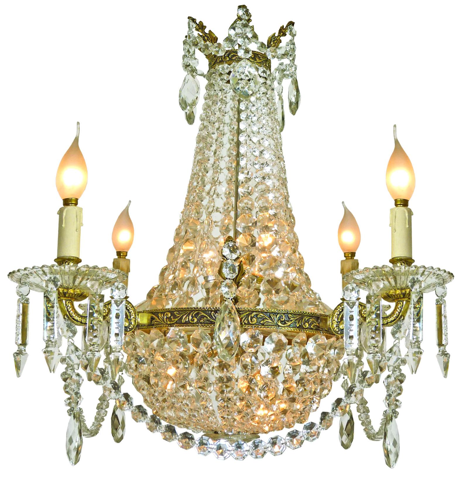 Stunning French Empire cut crystal and bronze Sac-de-Pearl, ten-light chandelier with crystal drops and swags
Measures:
Diameter 27.5 in/ 70 cm
Height 43.3 in (27.5 in+ 15.7 in/chain) / 110 cm (70 cm + 40 cm/chain)
Weight: 26 lb/12 Kg
Ten light