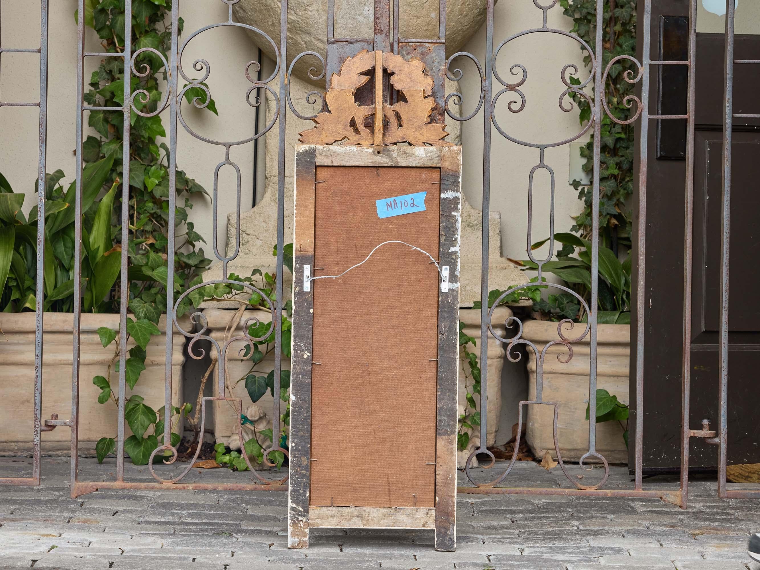 XX secolo Specchio francese Luigi XVI Revival in legno dorato con cresta d'alloro, 1920 circa in vendita