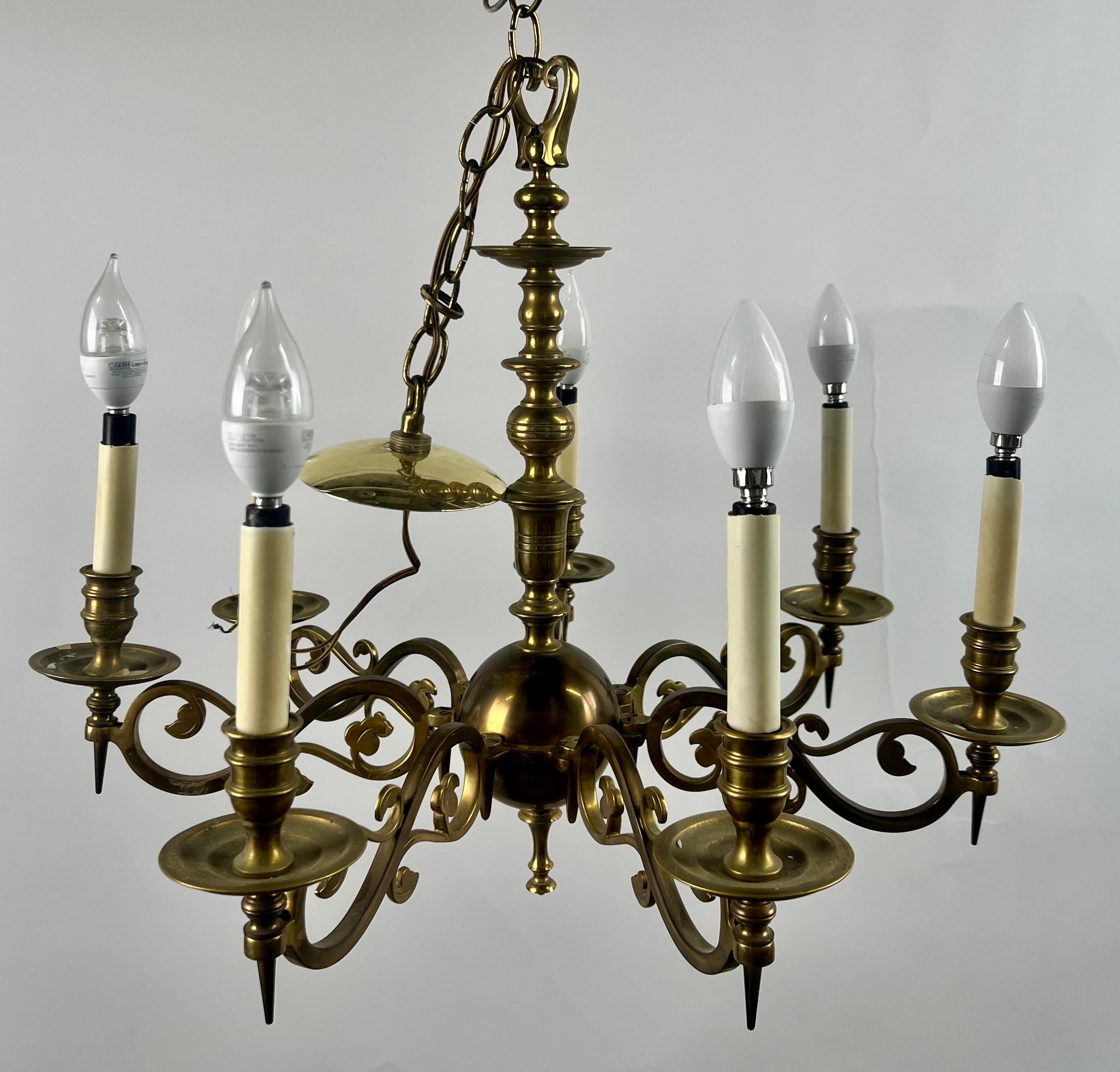 Lampadario francese in ottone in stile Luigi XVI Revival - 6 bracci in vendita 5