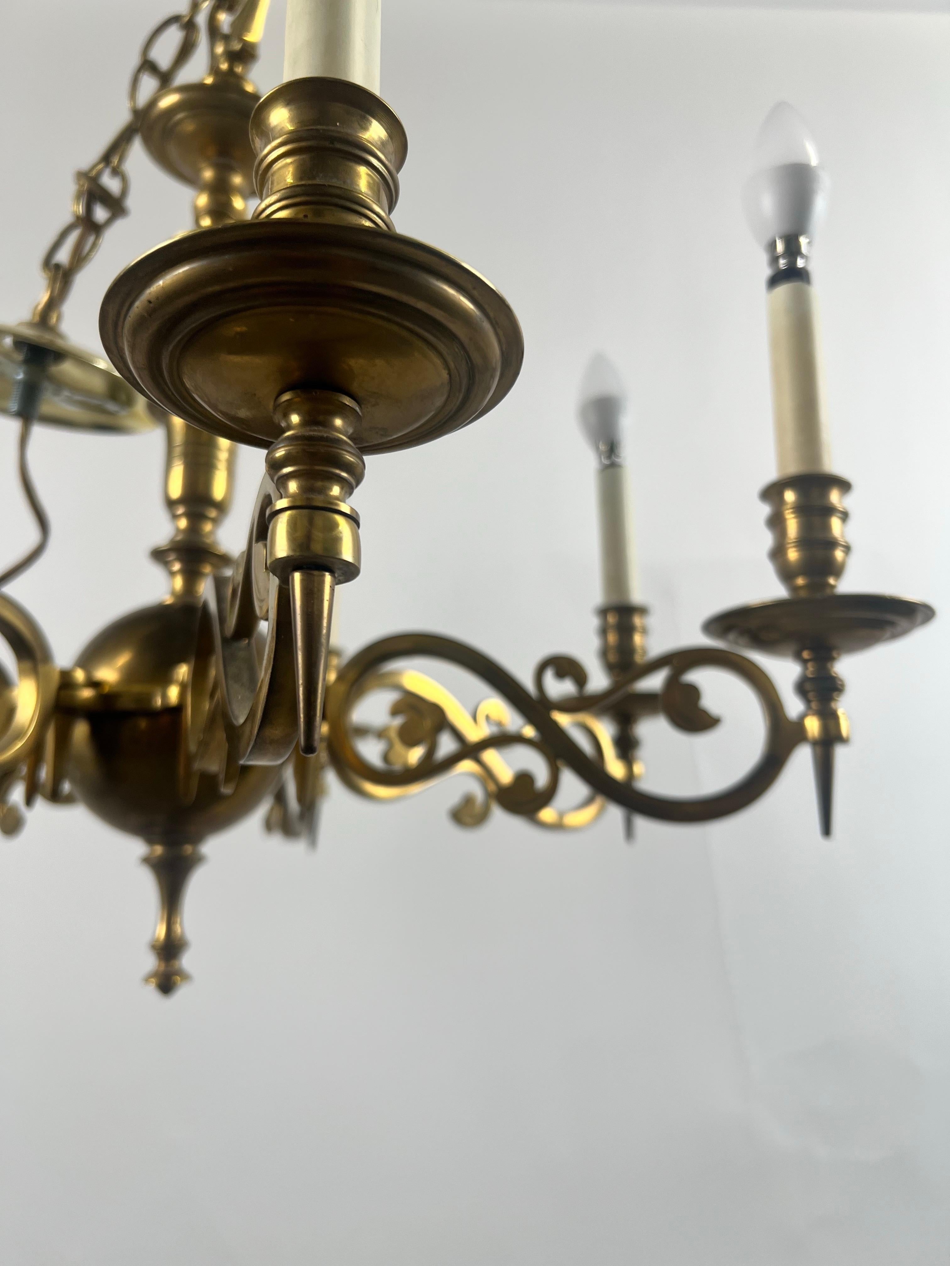 Lampadario francese in ottone in stile Luigi XVI Revival - 6 bracci in vendita 7