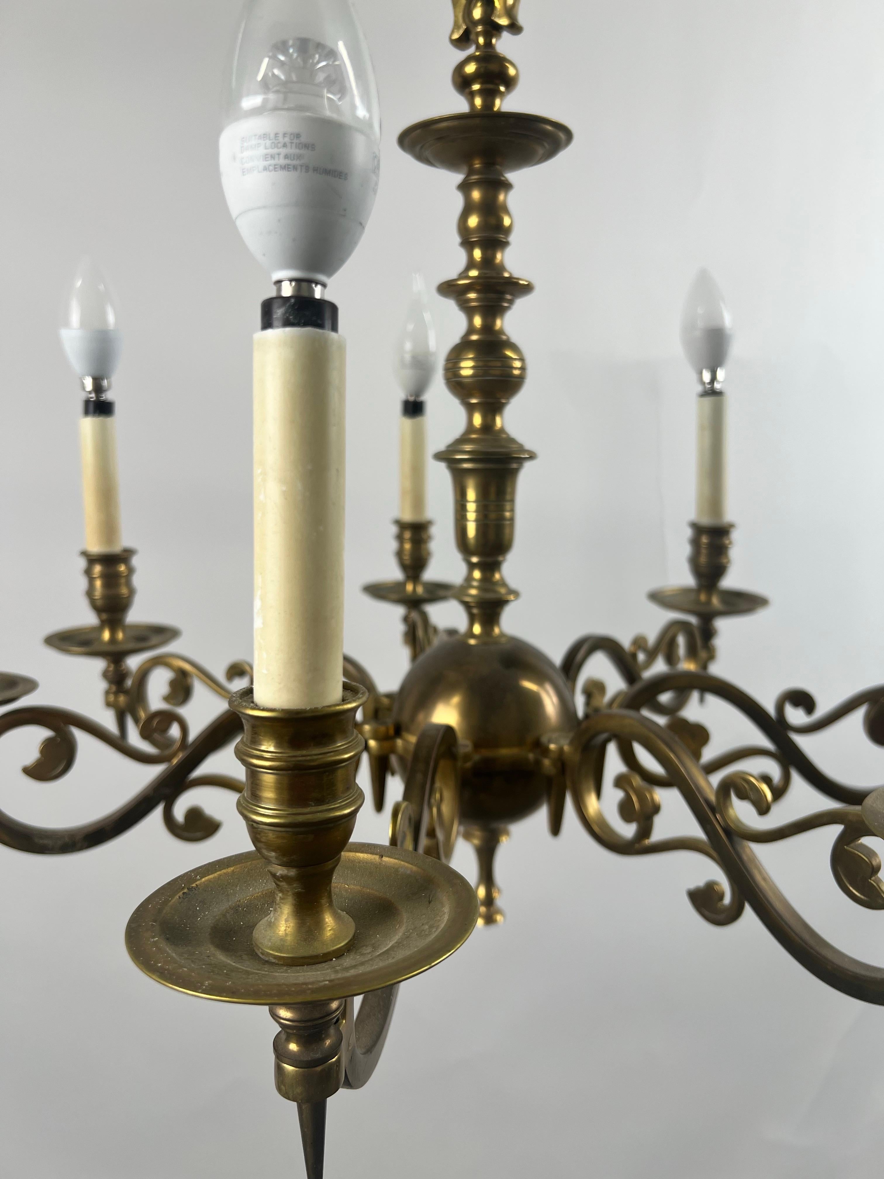 Ottone Lampadario francese in ottone in stile Luigi XVI Revival - 6 bracci in vendita