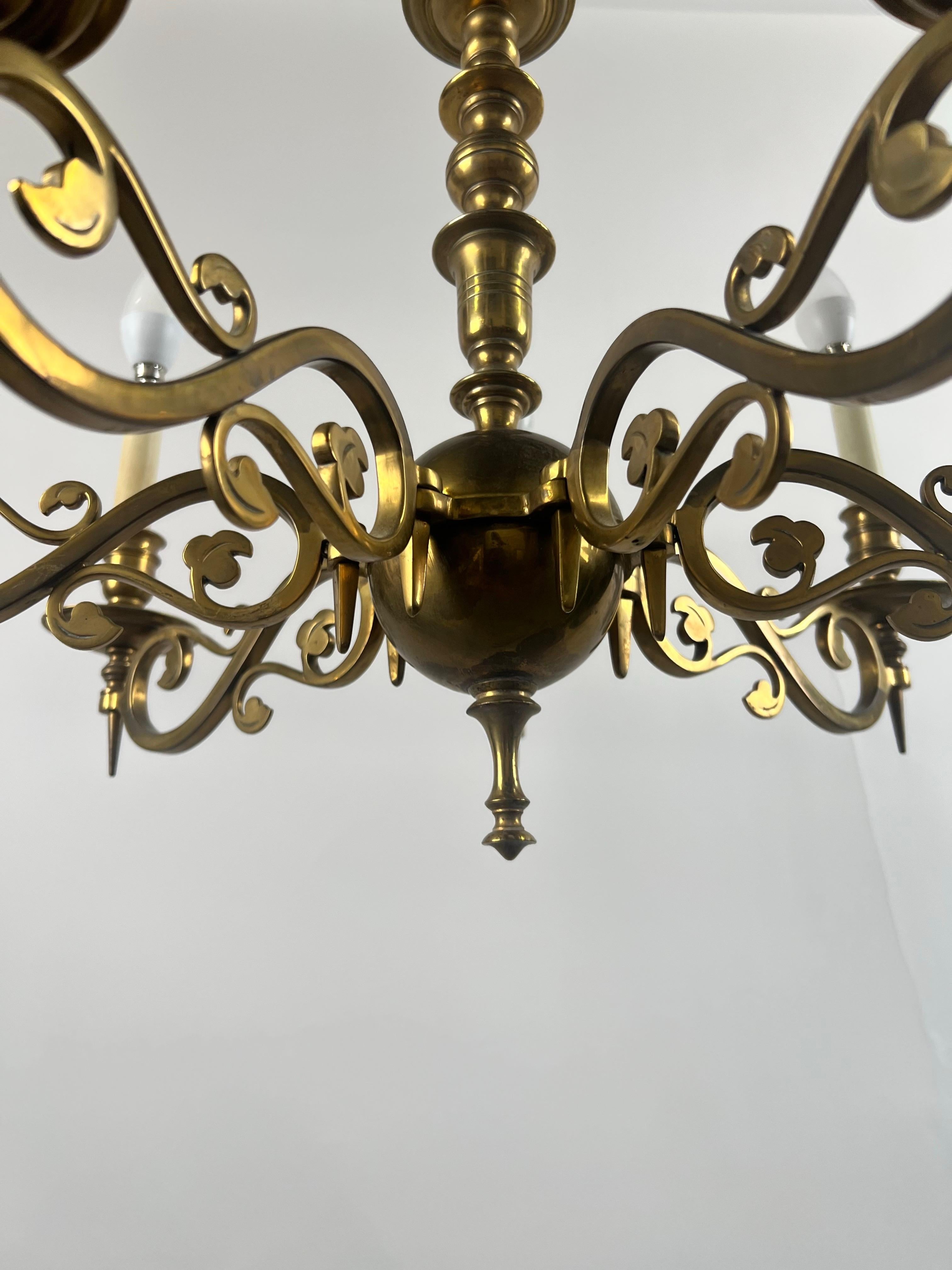 Lampadario francese in ottone in stile Luigi XVI Revival - 6 bracci in vendita 3