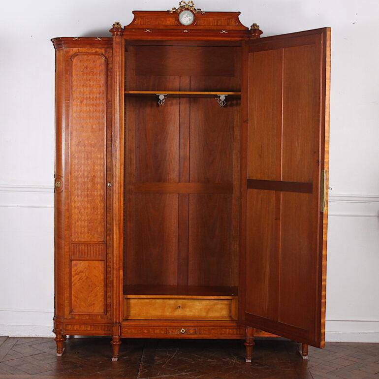 French Louis XVI Satinwood Parquetry Armoire with Ormolu Mounts For Sale 3