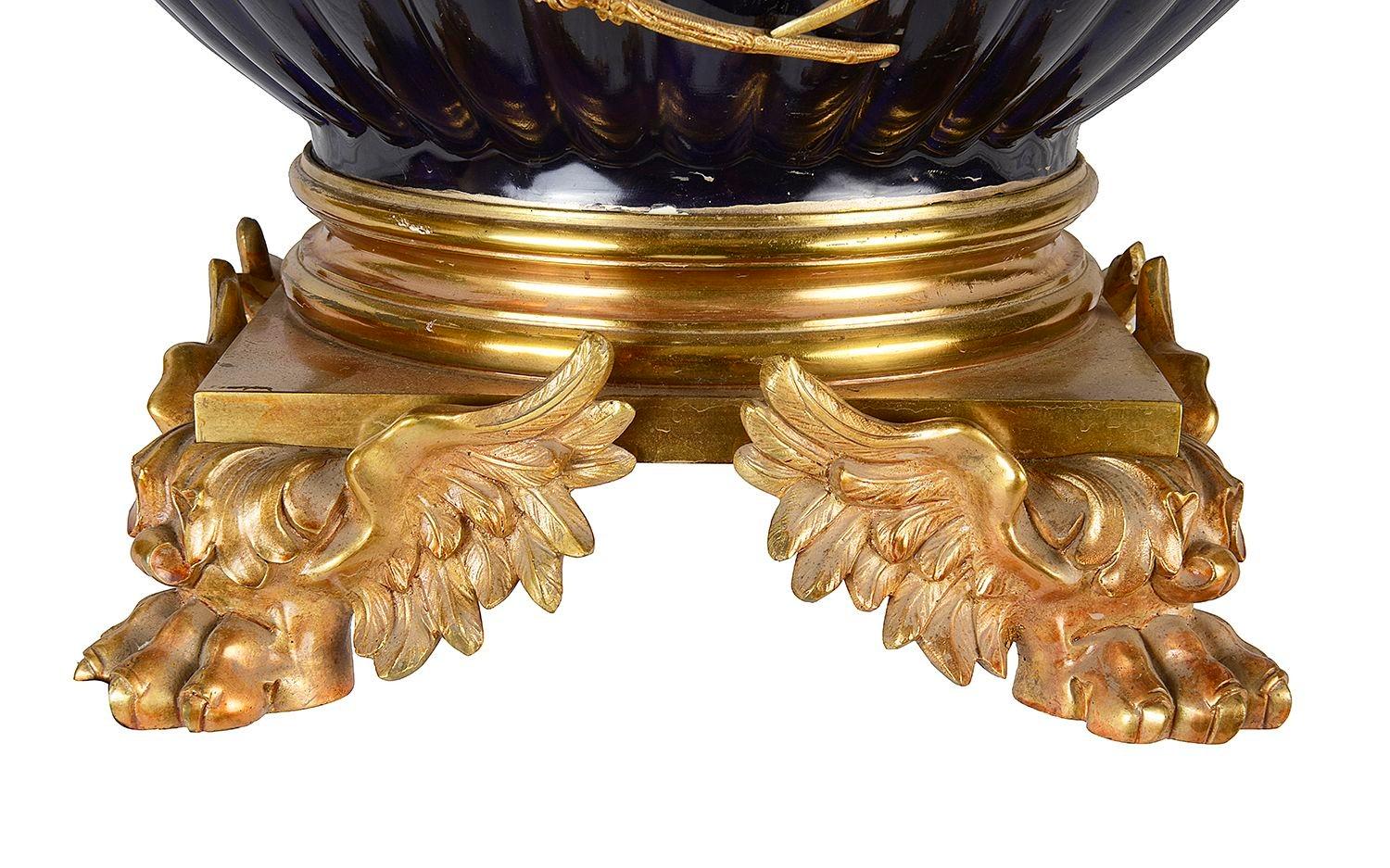 XIXe siècle Jardinière de style Louis XVI Sèvres, vers 1890 en vente