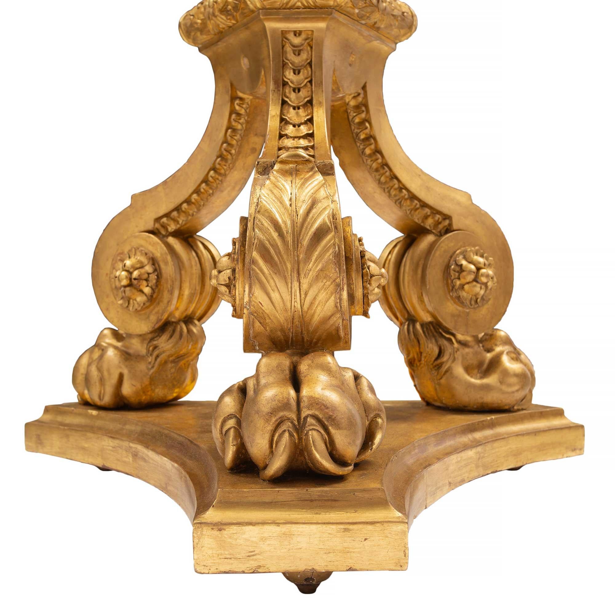 Lampadaire français Louis XVI en bois doré du milieu du XIXe siècle en vente 1