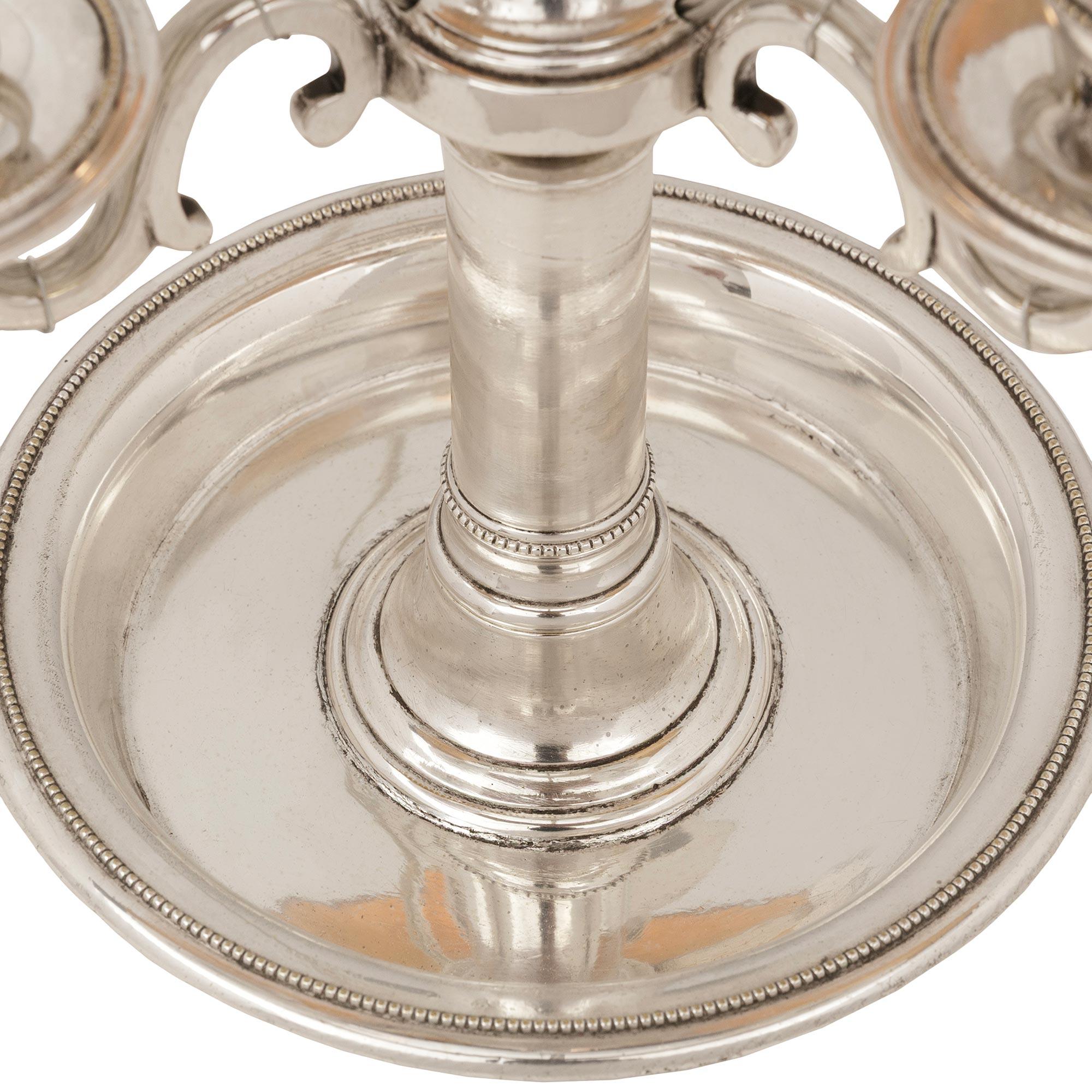 Lámpara Bouillotte francesa Luis XVI de bronce plateado y tole en venta 2