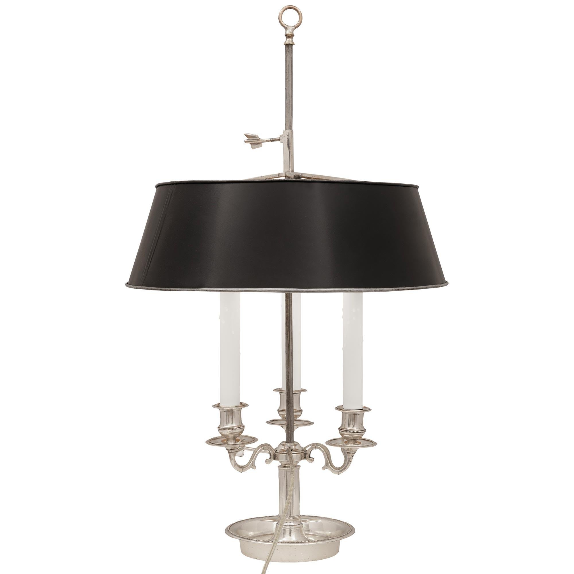 Lámpara Bouillotte francesa Luis XVI de bronce plateado y tole en venta 3