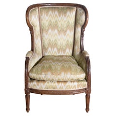 Bergère à Oreilles en noyer de style Louis XVI des années 1870 avec décor sculpté