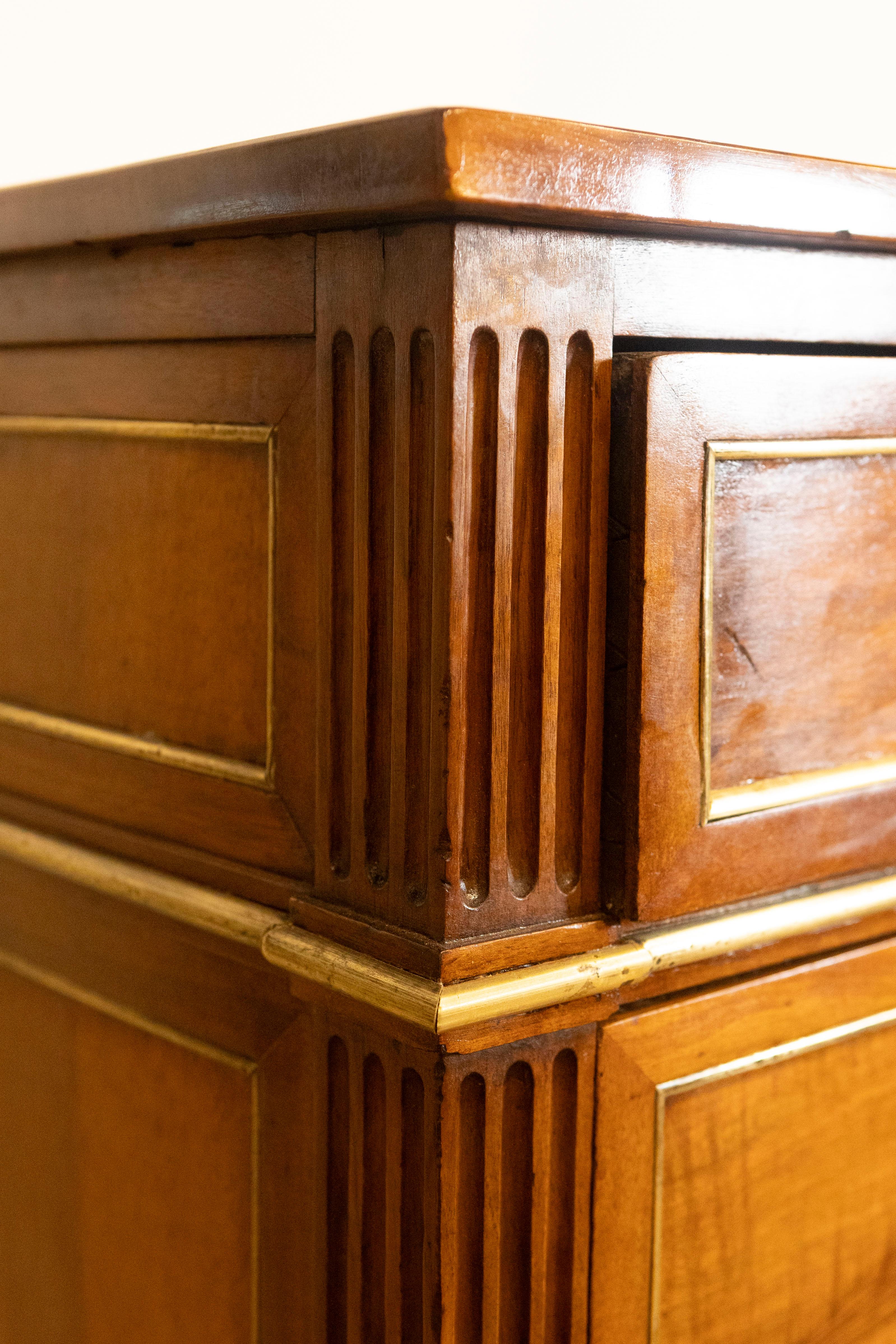 Commode francese in stile Luigi XVI del 1890 con cassetti graduati e ferramenta in ottone in vendita 4
