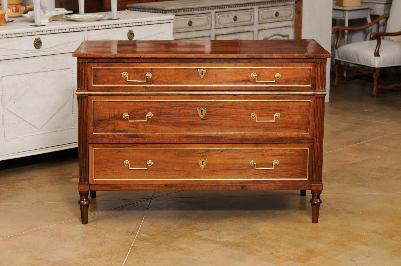 French Louis XVI Style 1890s Commode with Graduated Drawers and Brass Hardware For Sale 9