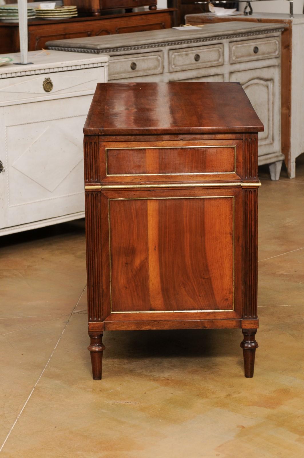 French Louis XVI Style 1890s Commode with Graduated Drawers and Brass Hardware For Sale 3