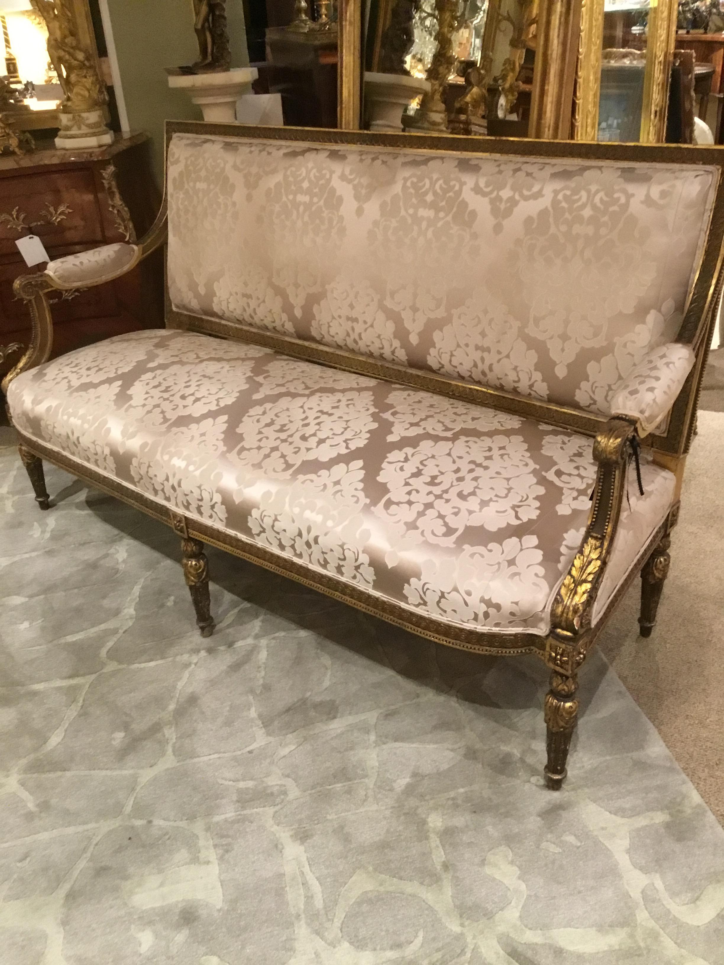 French Louis XVI-Style 19th Century Giltwood Settee with White Silk Fabric In Good Condition In Houston, TX