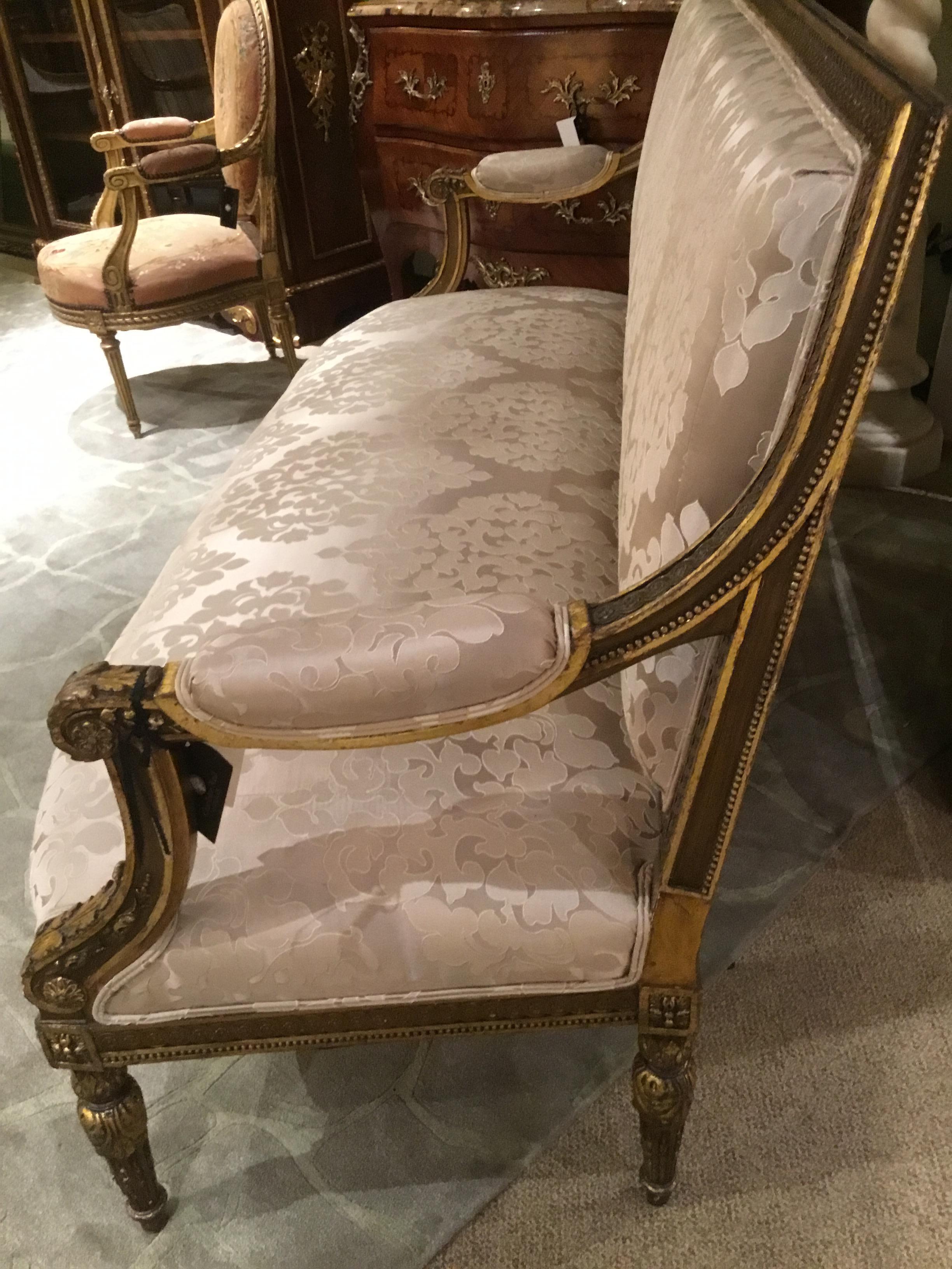 French Louis XVI-Style 19th Century Giltwood Settee with White Silk Fabric 3