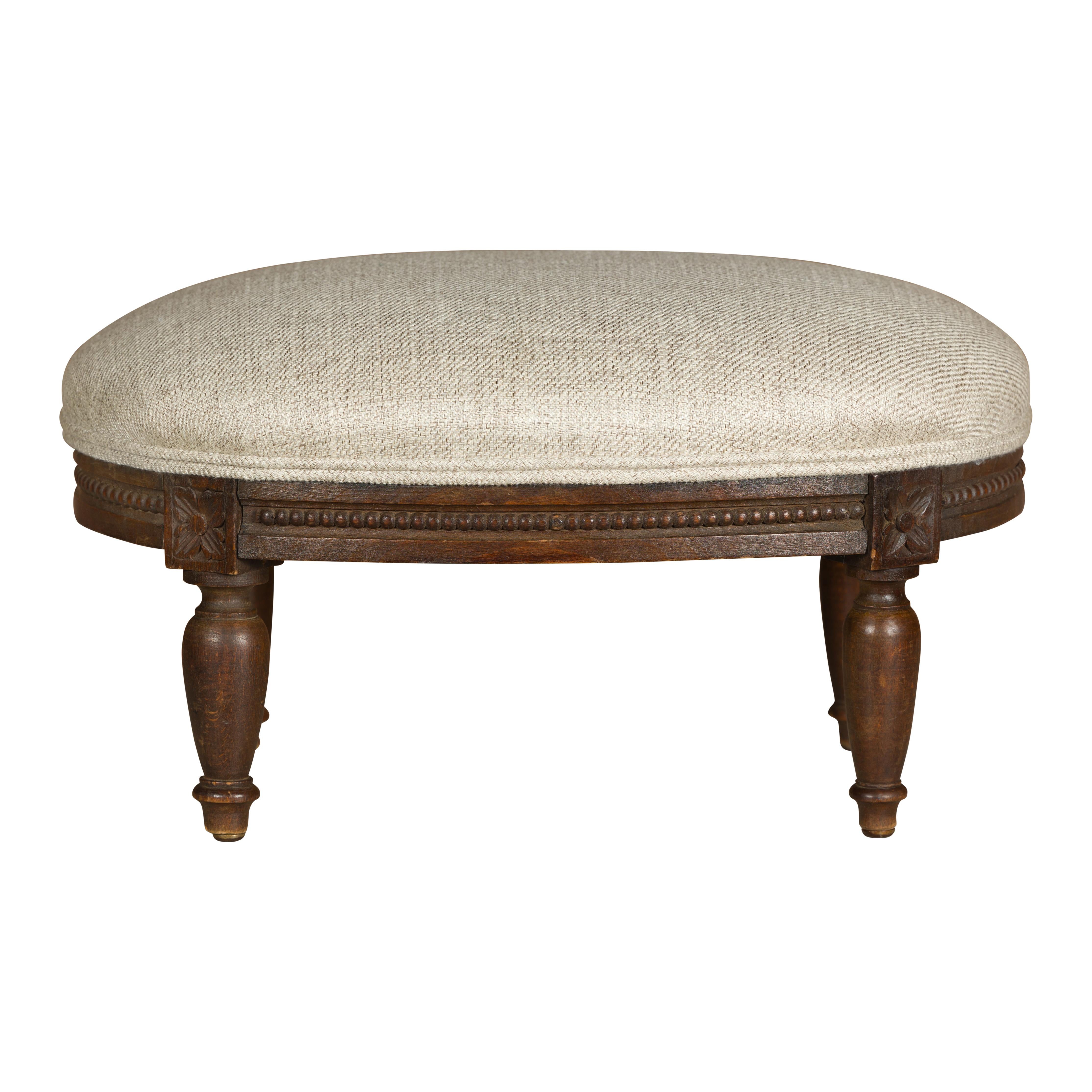 French Louis XVI Style 1900s Footstool with Carved Rosettes and Beads For Sale 7