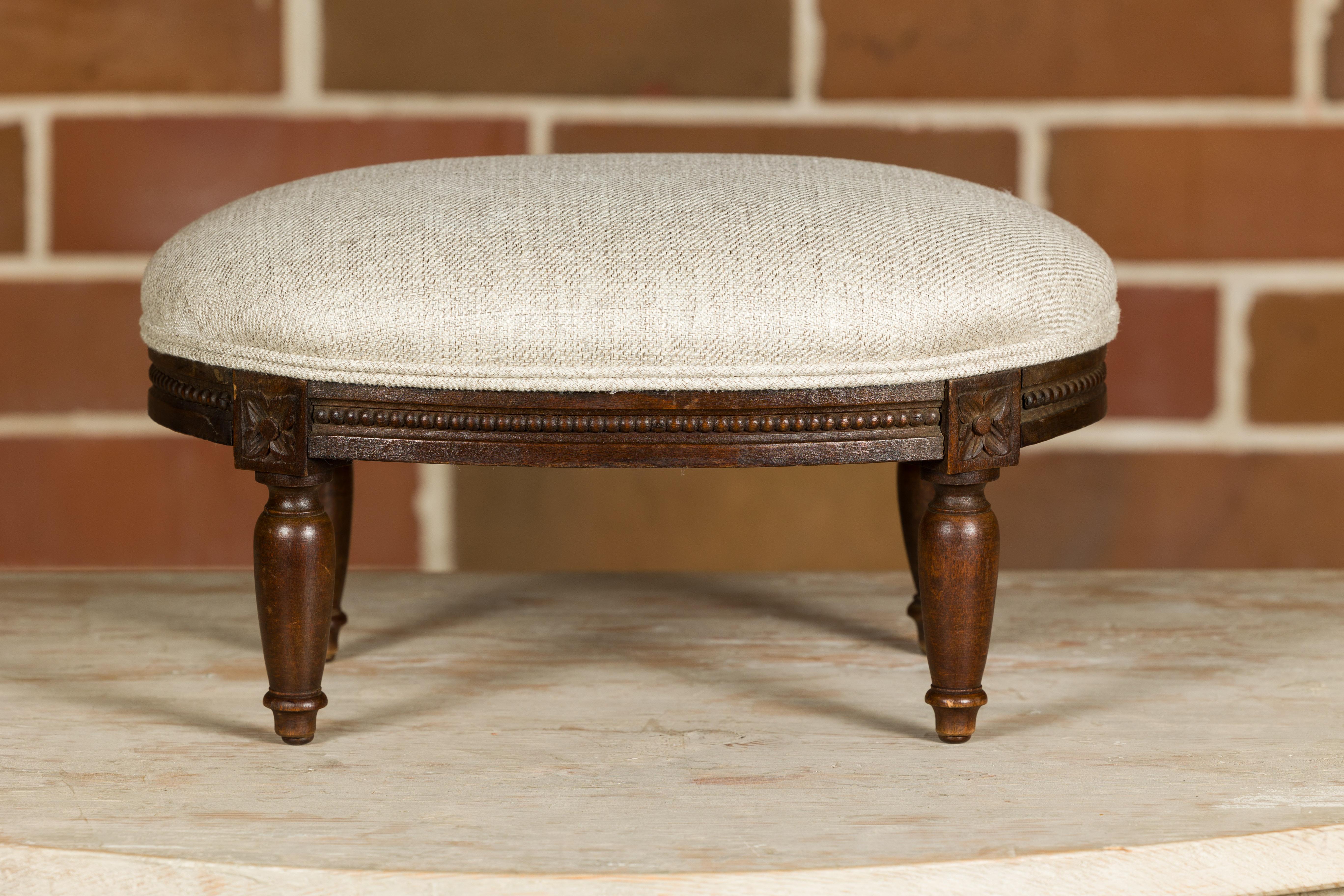 French Louis XVI Style 1900s Footstool with Carved Rosettes and Beads For Sale 2
