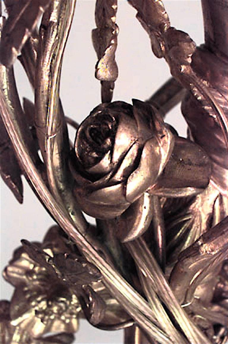 Lustre français de style Louis XVI en bronze doré représentant Cupidon et oiseaux Bon état - En vente à New York, NY
