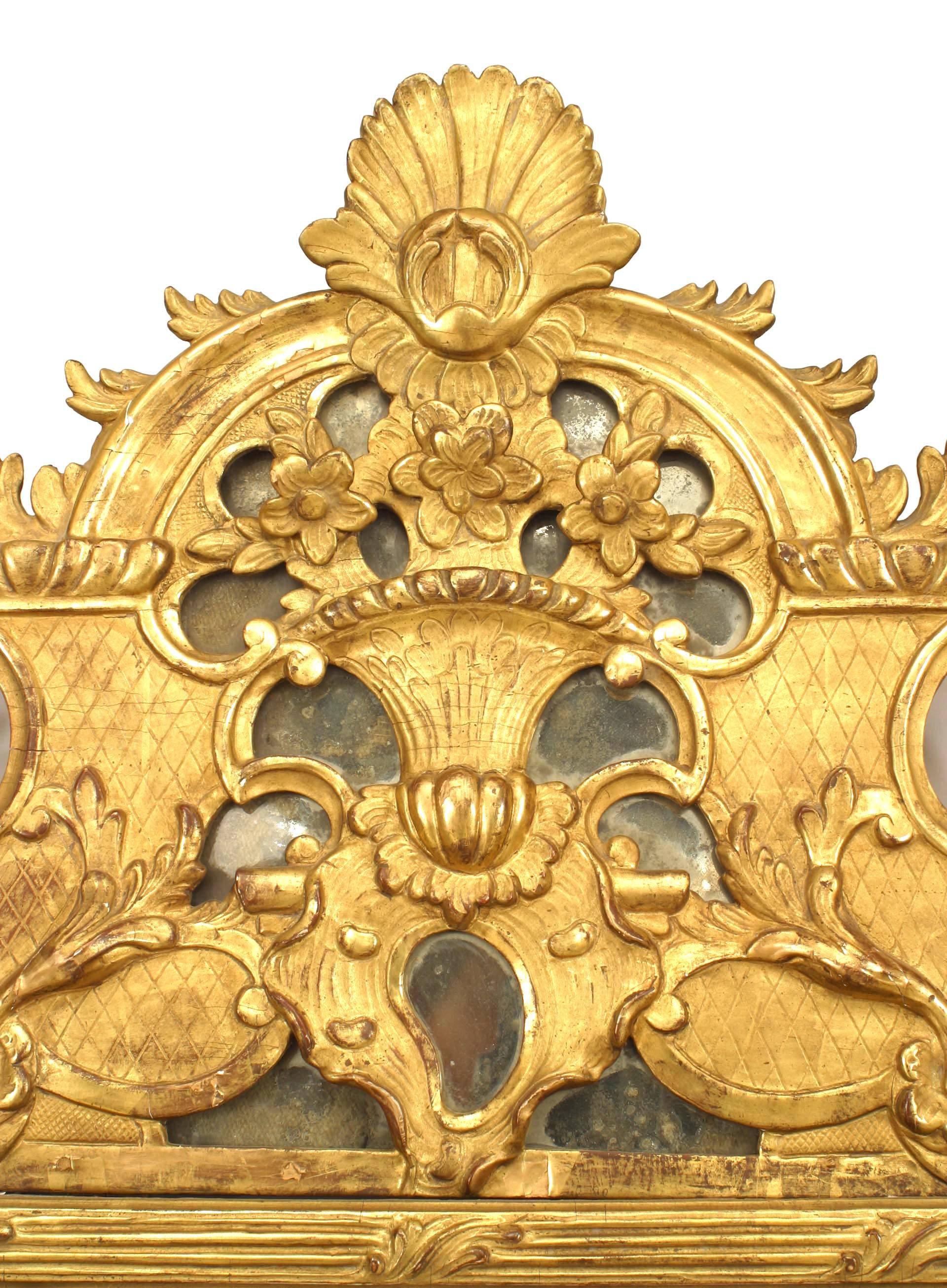 French Louis XVI Style Carved Giltwood Shell Pediment Wall Mirror In Good Condition For Sale In New York, NY