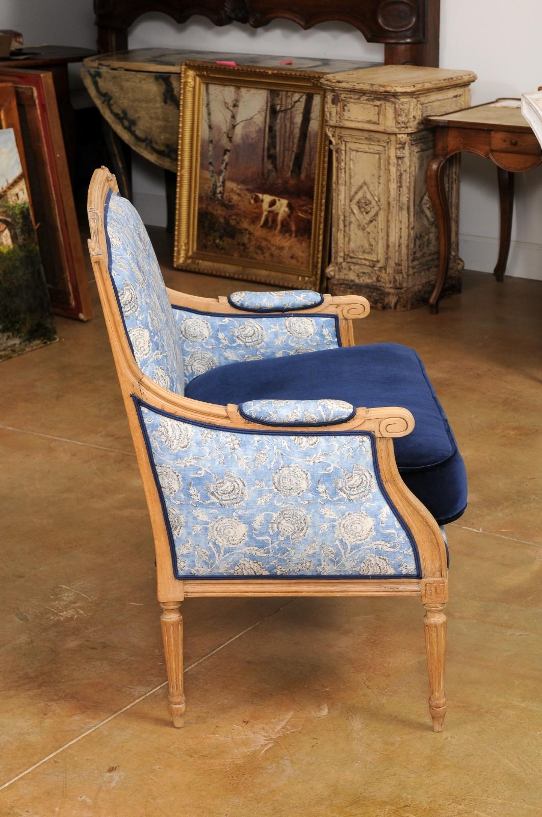 French Louis XVI Style 19th Century Bleached Walnut Marquise Bergère Chair In Good Condition For Sale In Atlanta, GA