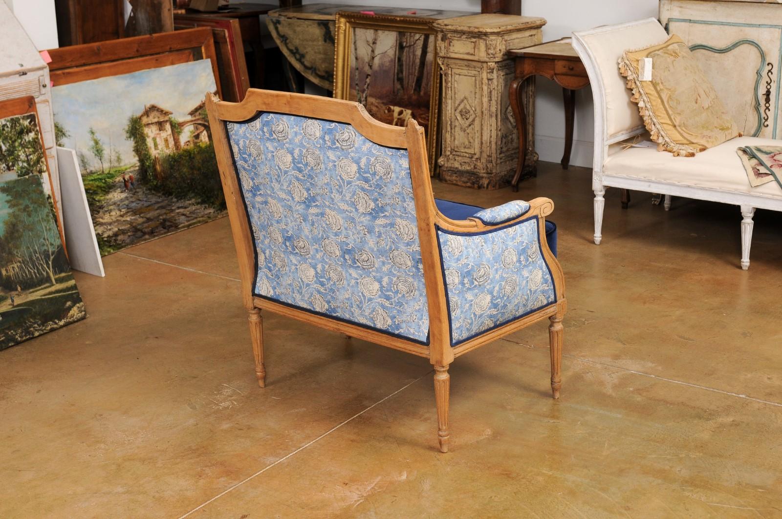 French Louis XVI Style 19th Century Bleached Walnut Marquise Bergère Chair For Sale 1