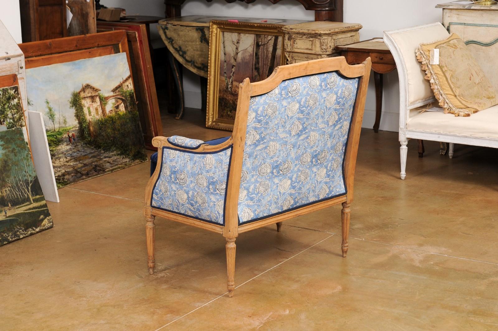 French Louis XVI Style 19th Century Bleached Walnut Marquise Bergère Chair For Sale 3