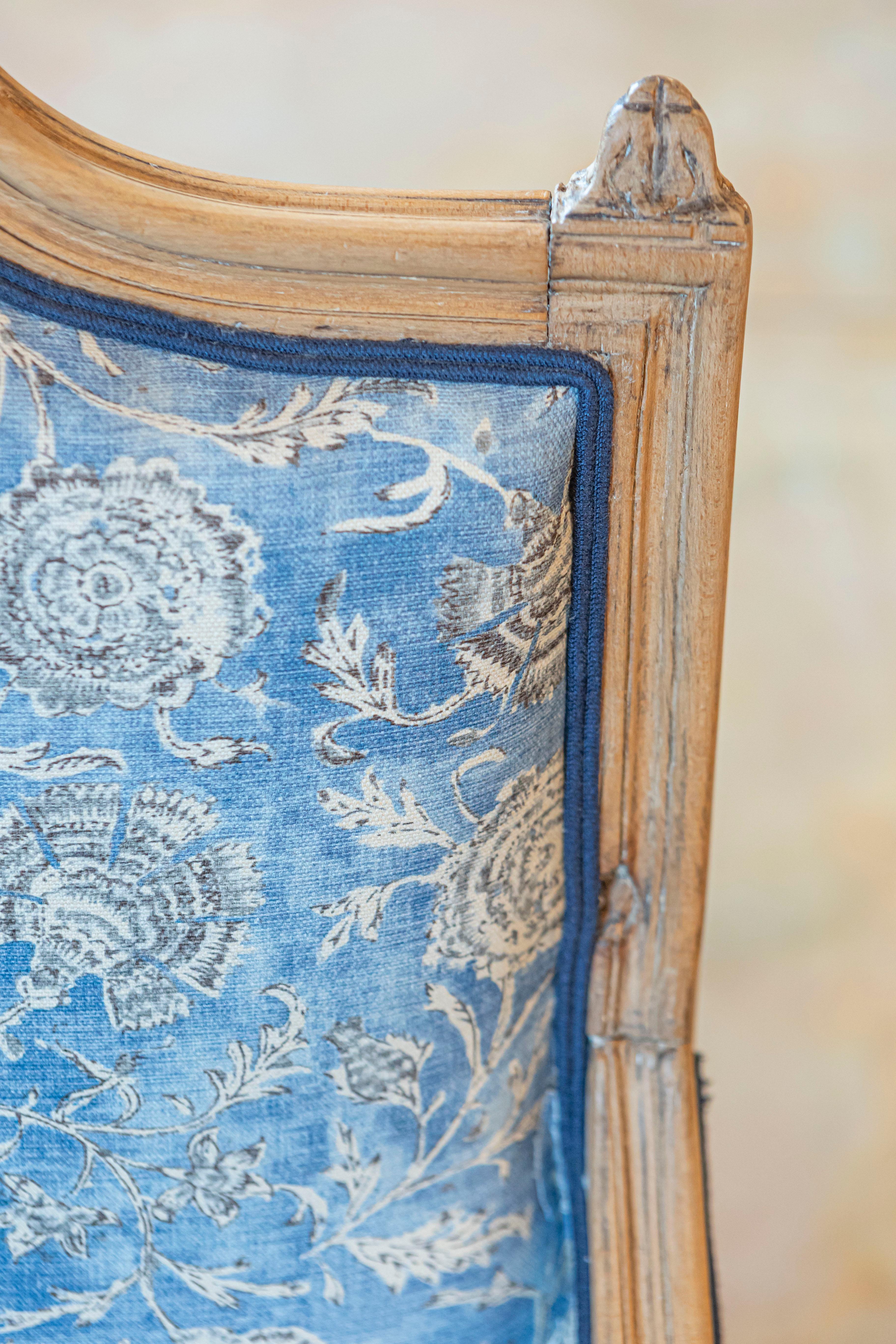French Louis XVI Style 19th Century Bleached Walnut Marquise Bergère Chair For Sale 1