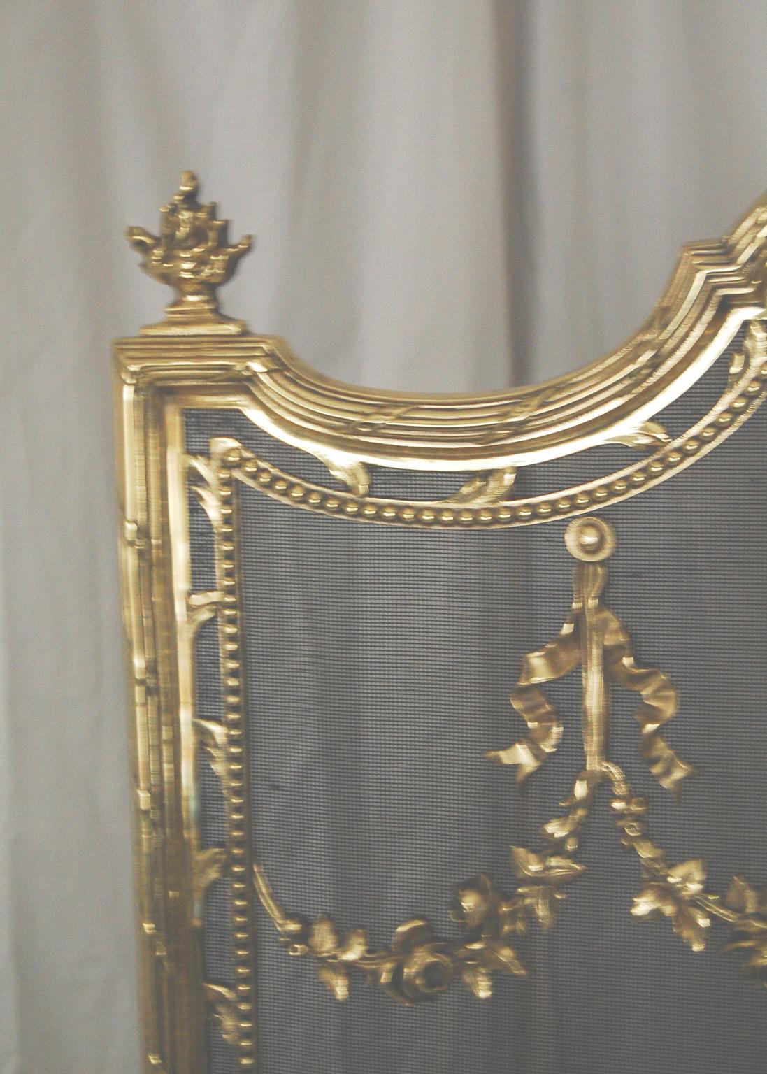 French Louis XVI Style 19th Century Cast Brass Rococo Fire Screen Steel Mesh For Sale 2