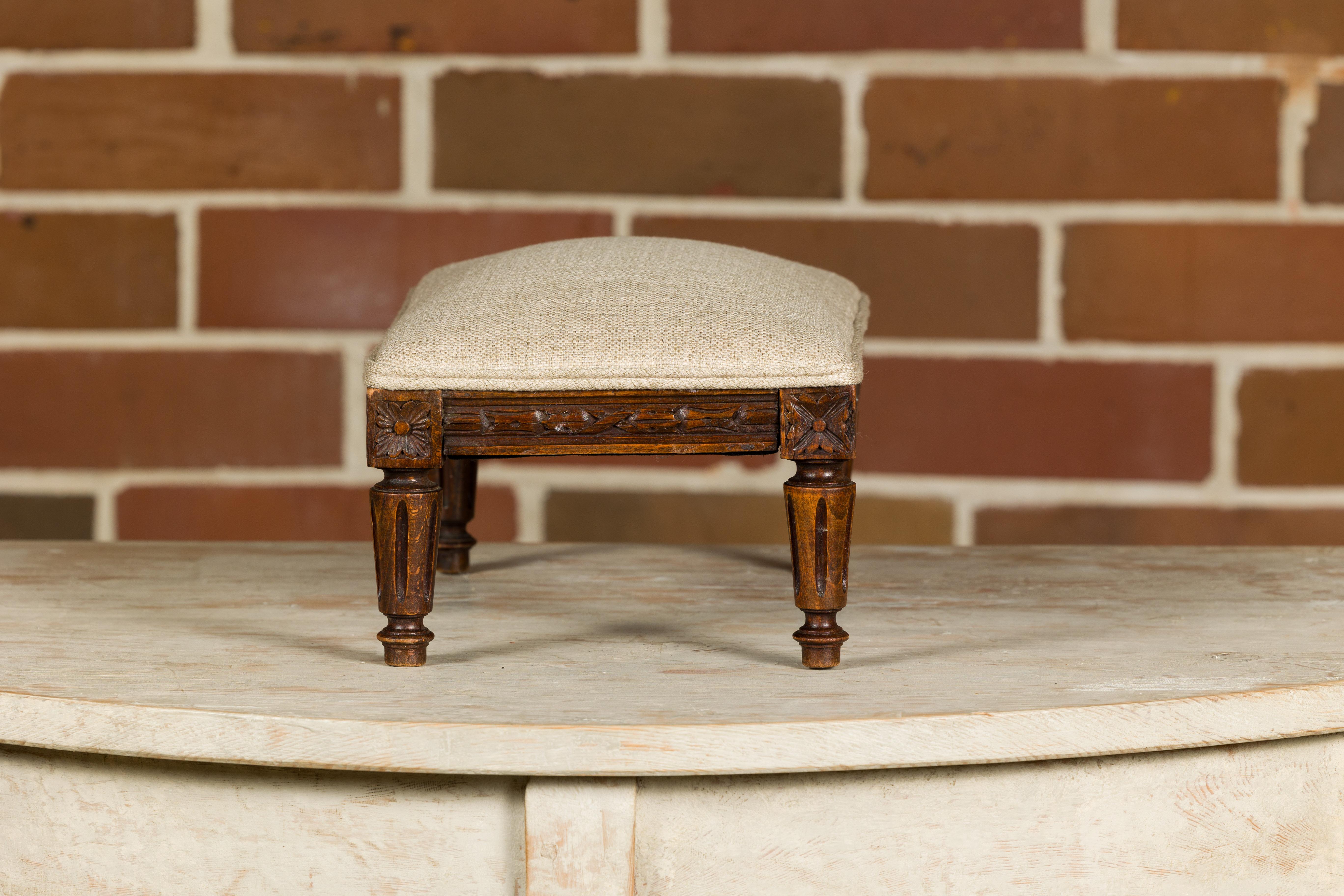 French Louis XVI Style 19th Century Footstool with Carved Décor and Fluted Legs For Sale 2