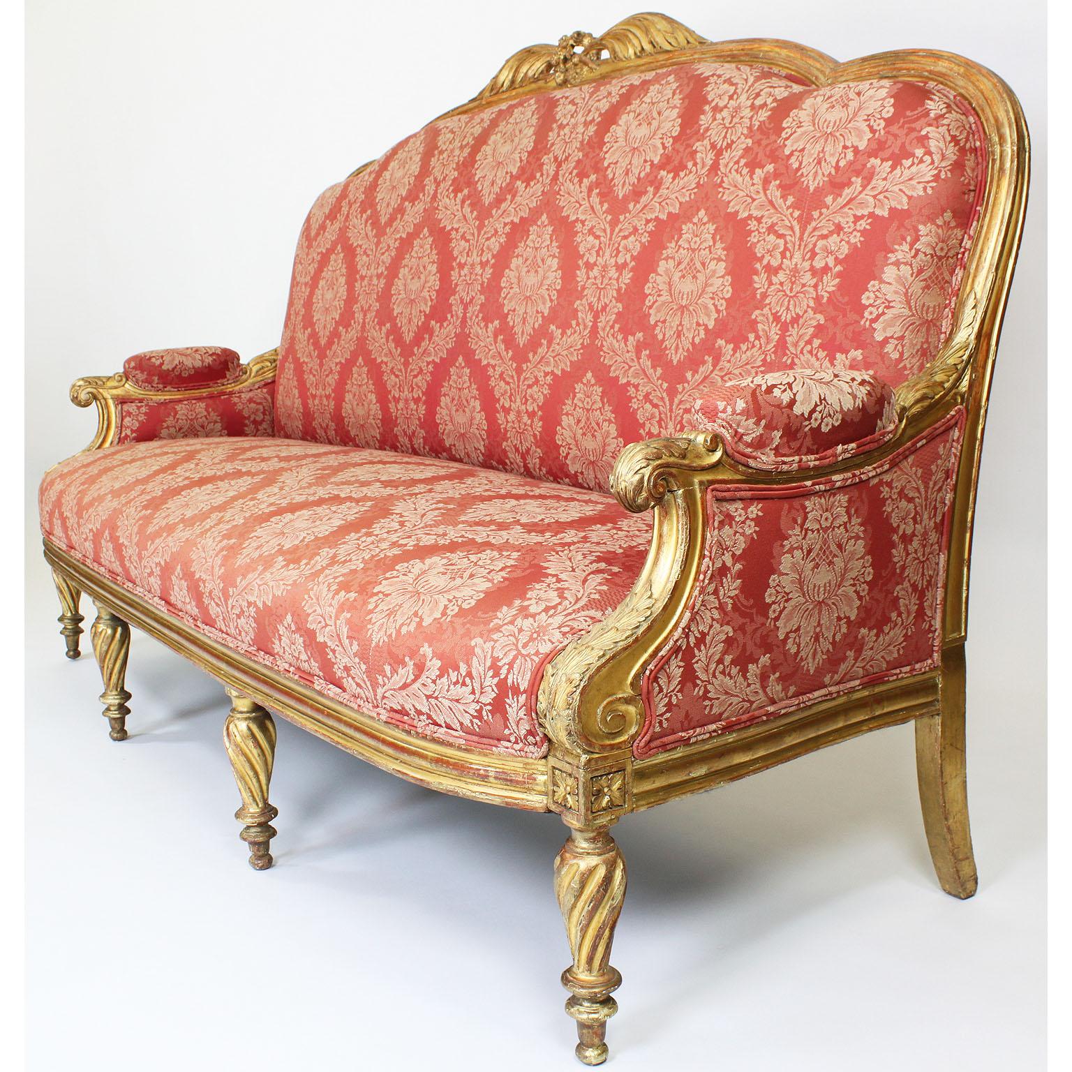 Dreiteilige geschnitzte Salon-Suite aus vergoldetem Holz im französischen Louis-XVI.-Stil des 19. Jahrhunderts (Louis XV.) im Angebot