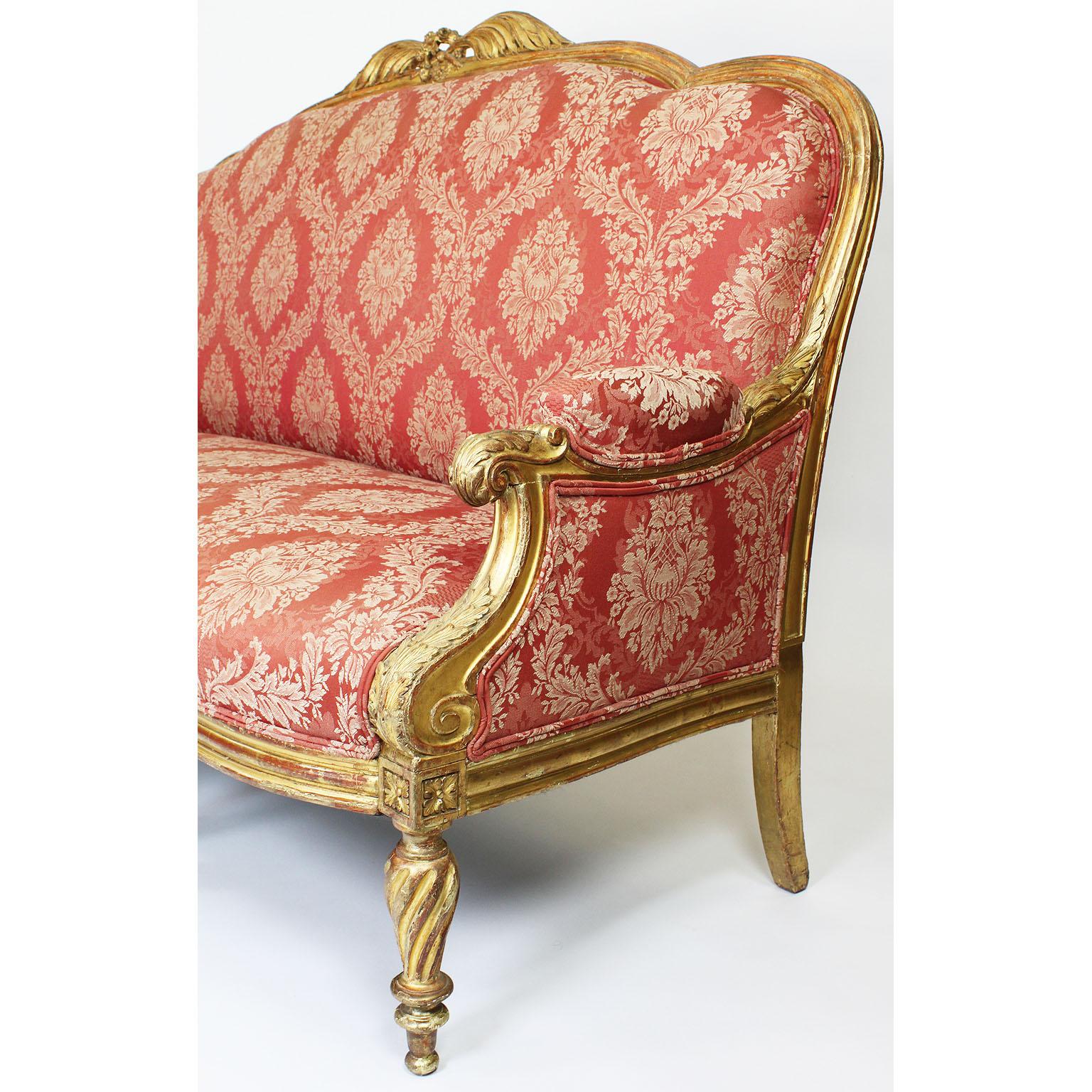 Dreiteilige geschnitzte Salon-Suite aus vergoldetem Holz im französischen Louis-XVI.-Stil des 19. Jahrhunderts (Französisch) im Angebot