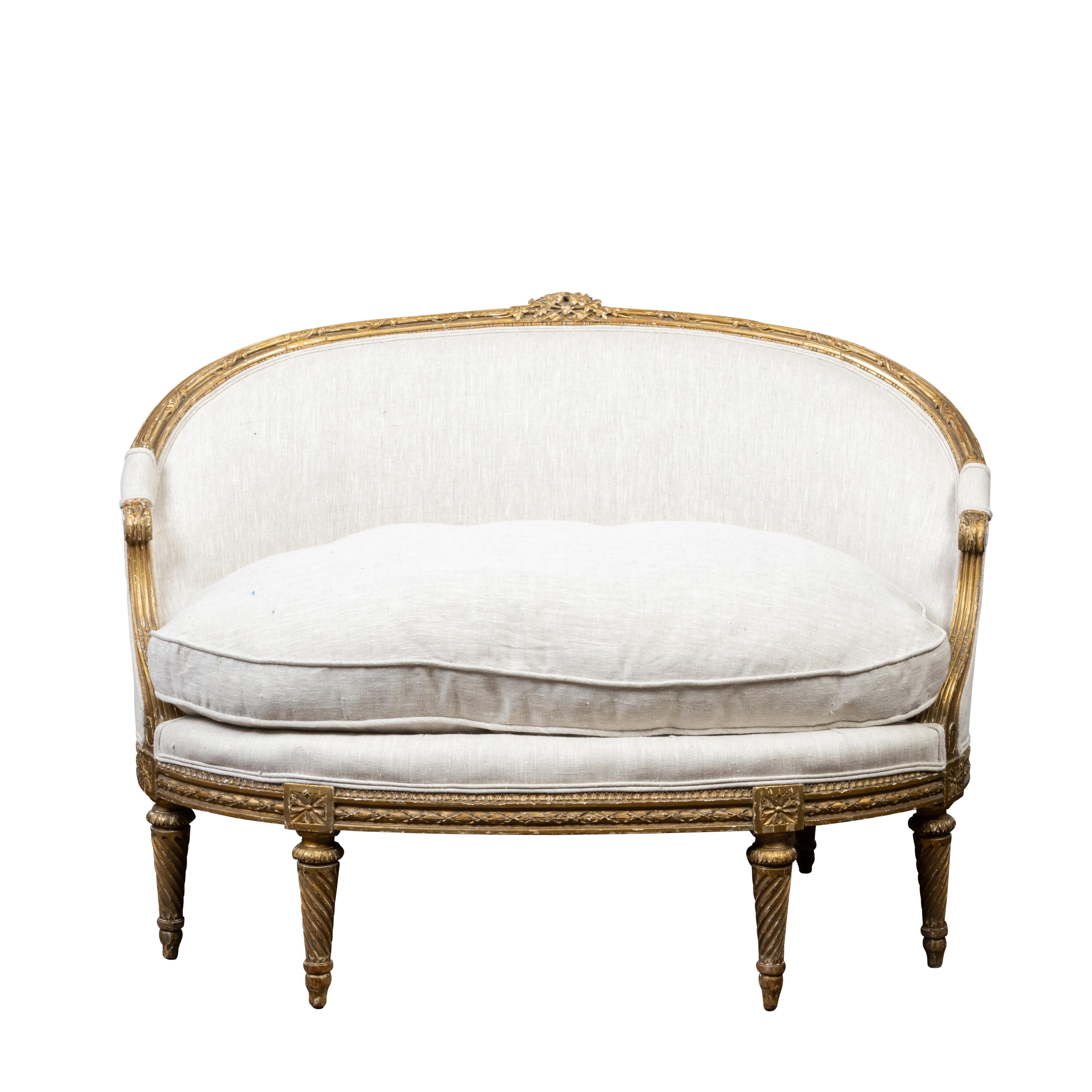 French Louis XVI Style 19th Century Giltwood Upholstered Canapé en Corbeille For Sale
