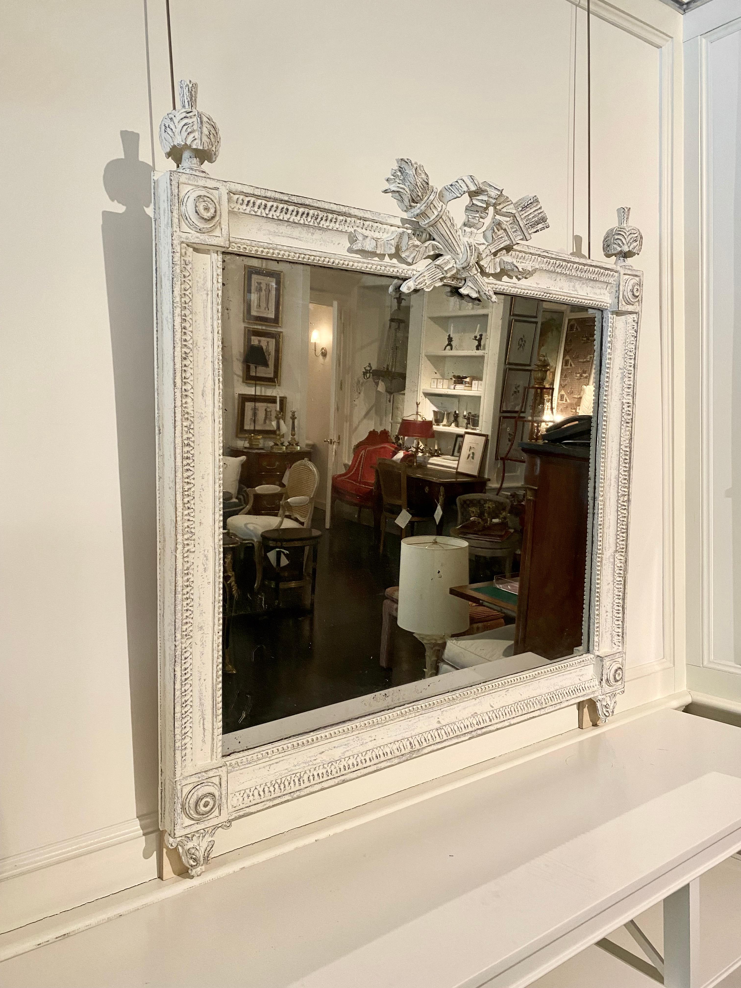 Großer französischer Spiegel im Louis-XVI.-Stil des 19. Jahrhunderts im Angebot 13